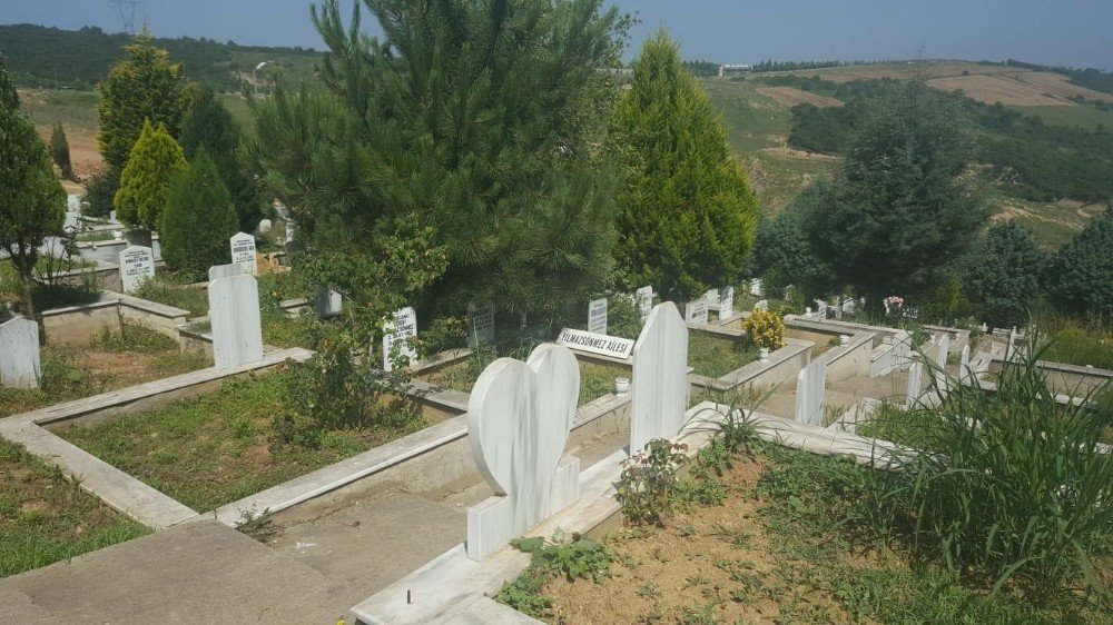 Kocaeli’de mezarlıklar temizlendi