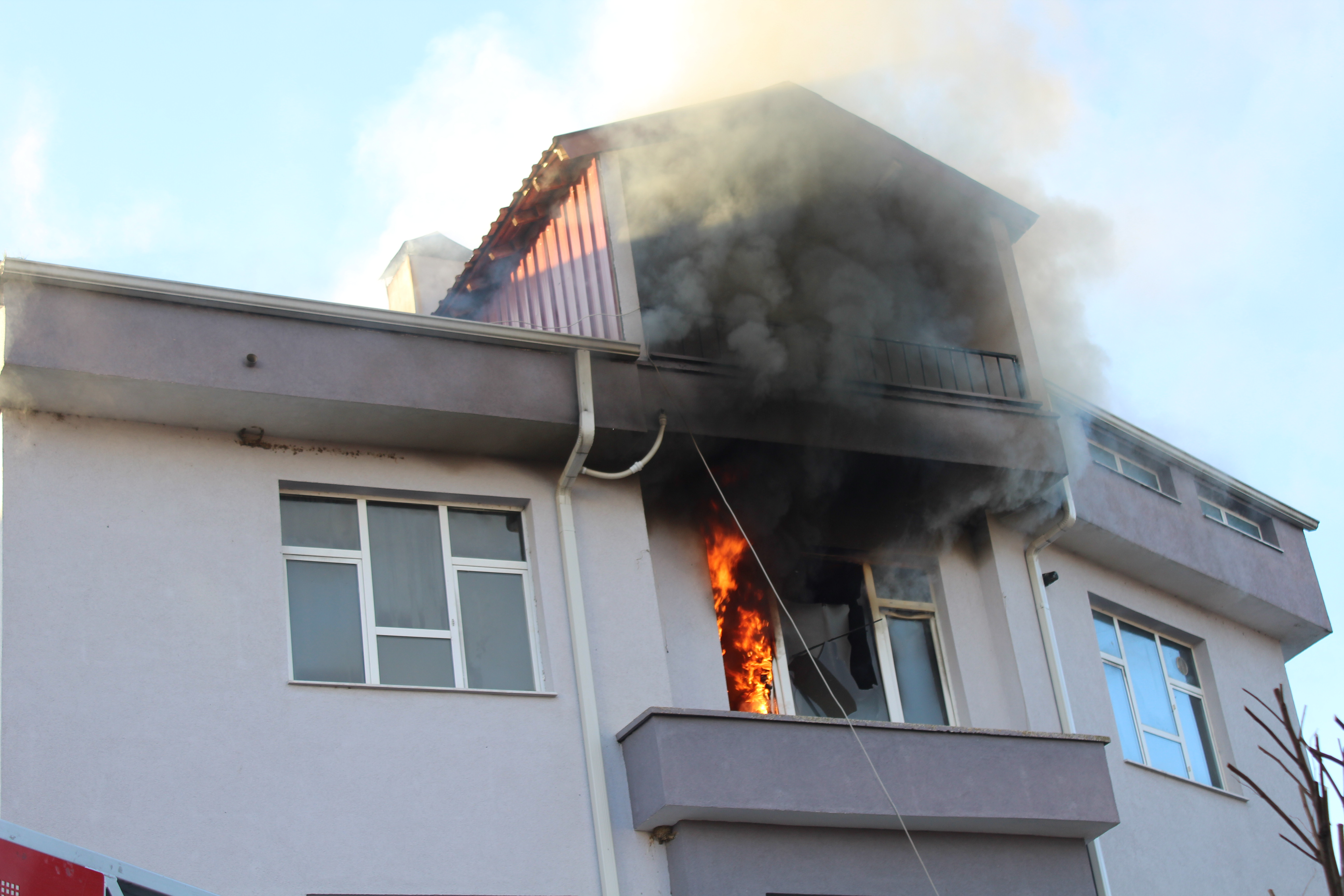 Ferizli’de ev yangını
