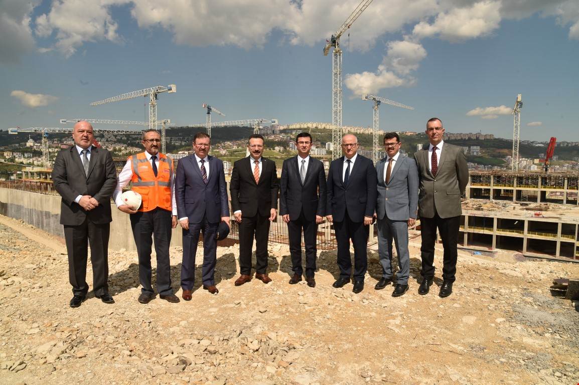 Vali Aksoy, Kocaeli Şehir Hastanesi inşaatını inceledi
