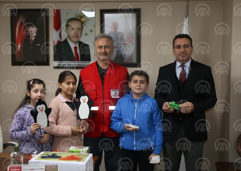 Ortaokul öğrencileri Suriyeli çocuklar için oyuncak yaptı