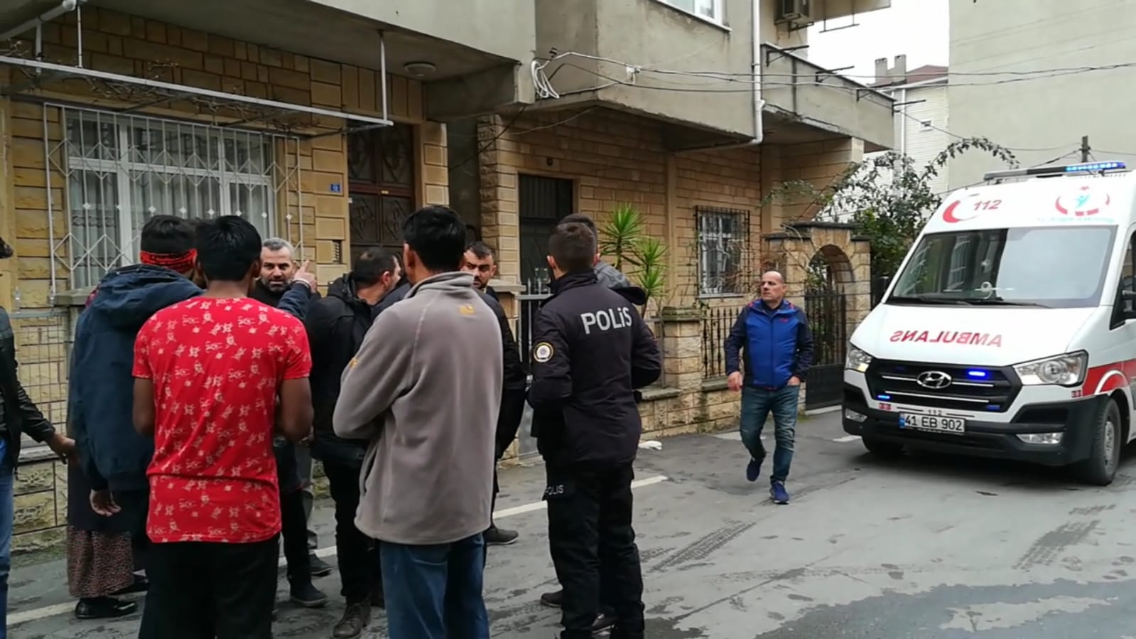 Gebze’de, iki aile arasında çıkan kavgada 3 kişi yaralandı