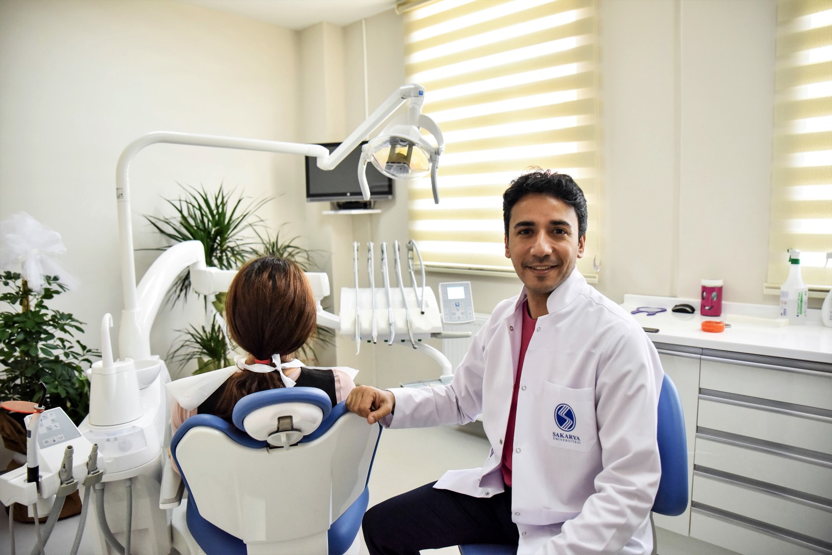 SAÜ’deki diş uygulama merkezi hasta kabulüne başladı