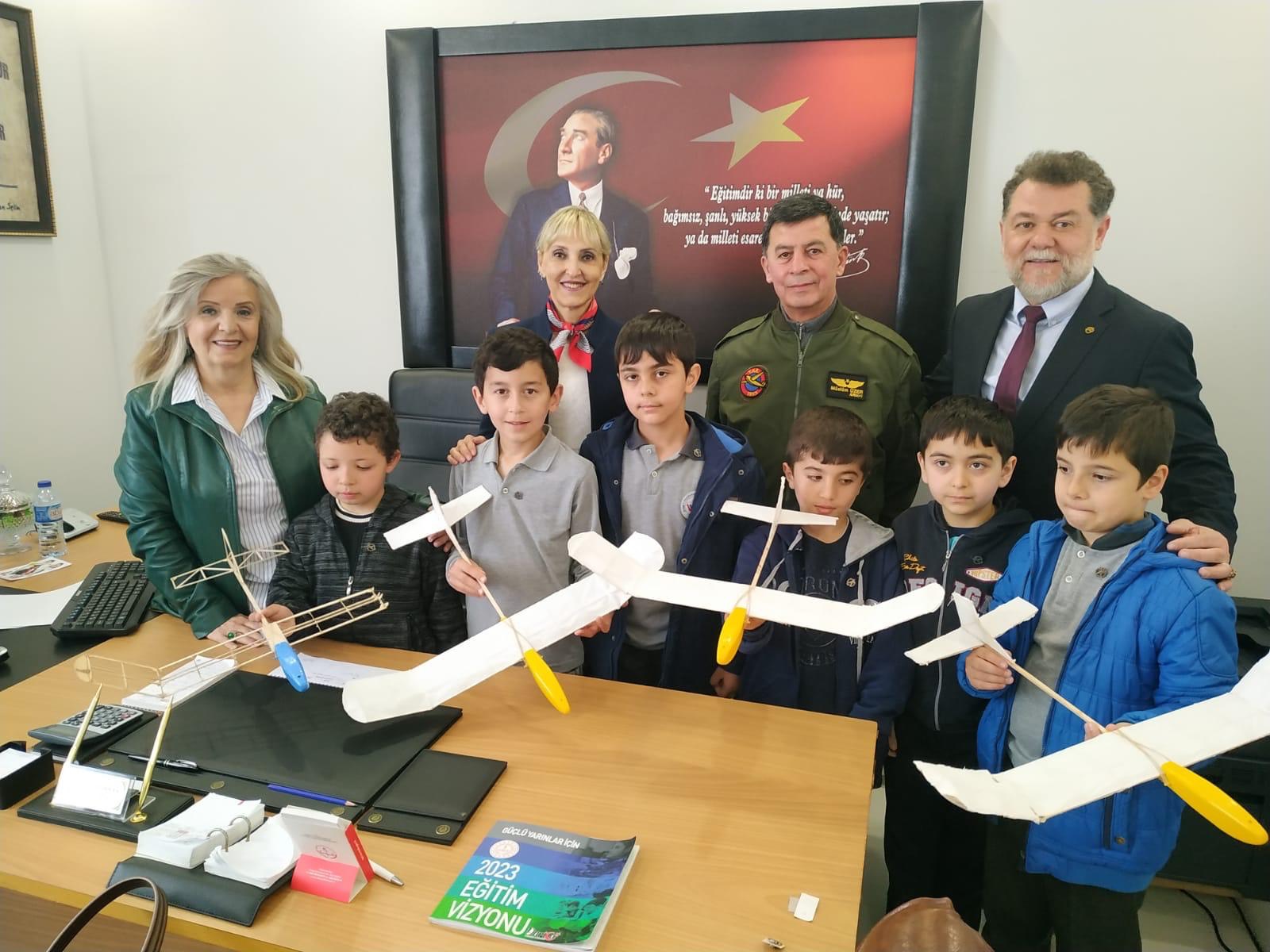 Öğrenciler “model uçak” hayalini gerçekleştirdi