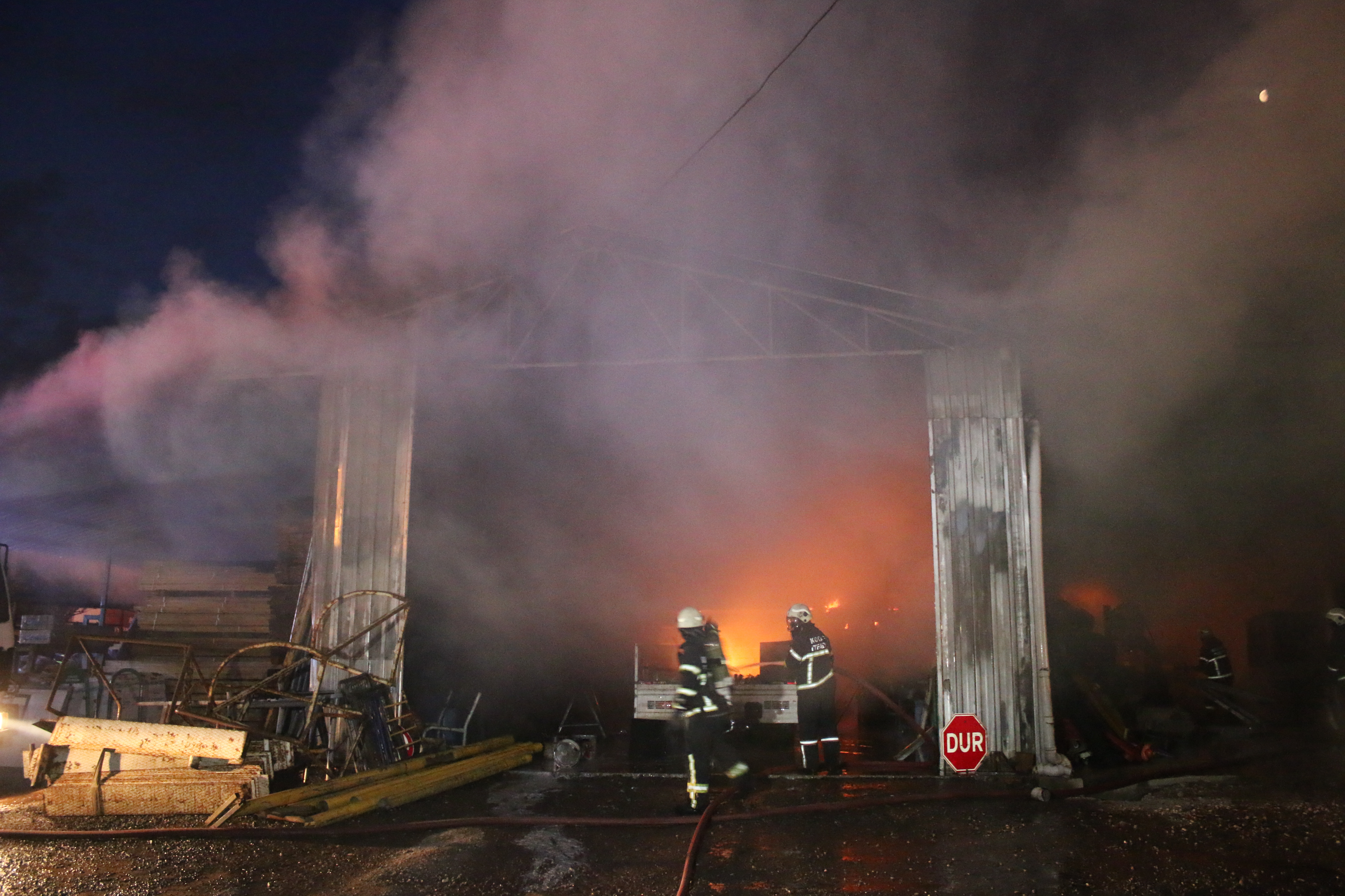 Kocaeli’de Kartepe Belediyesine ait depoda yangın