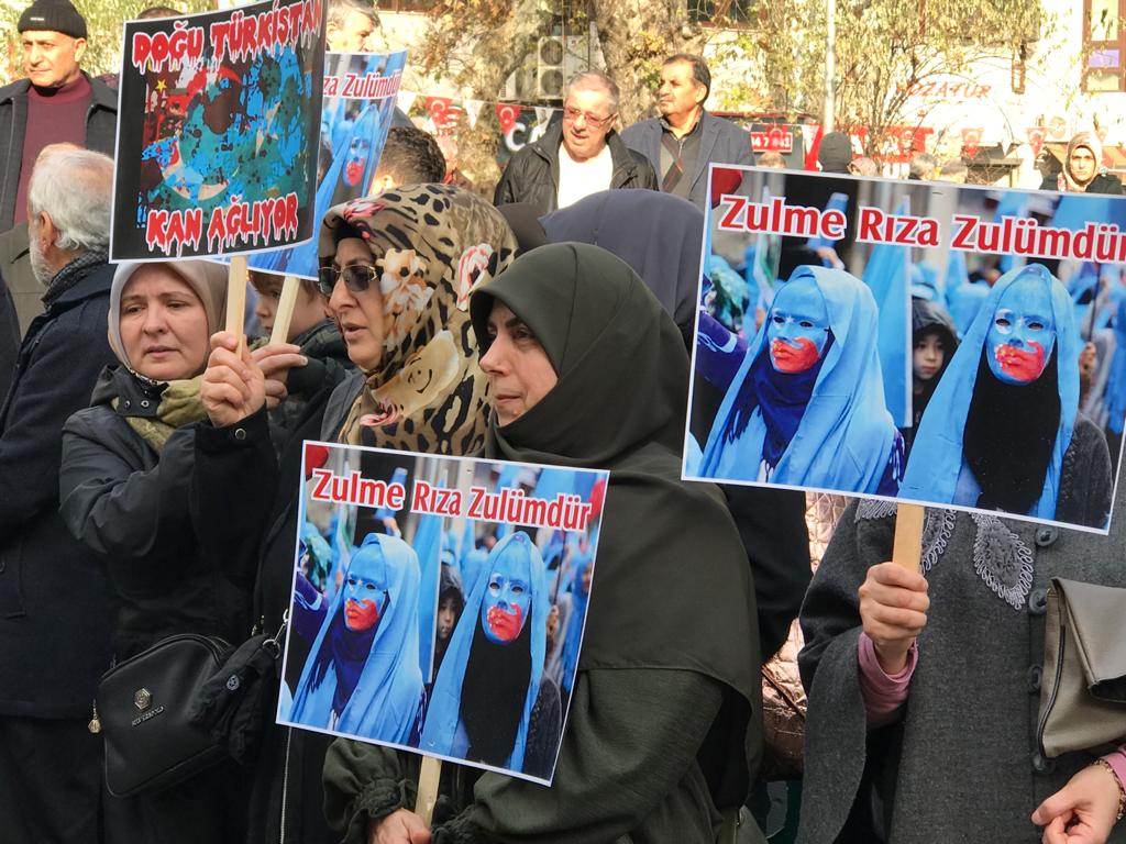 Çin’in Doğu Türkistan politikaları protesto edildi