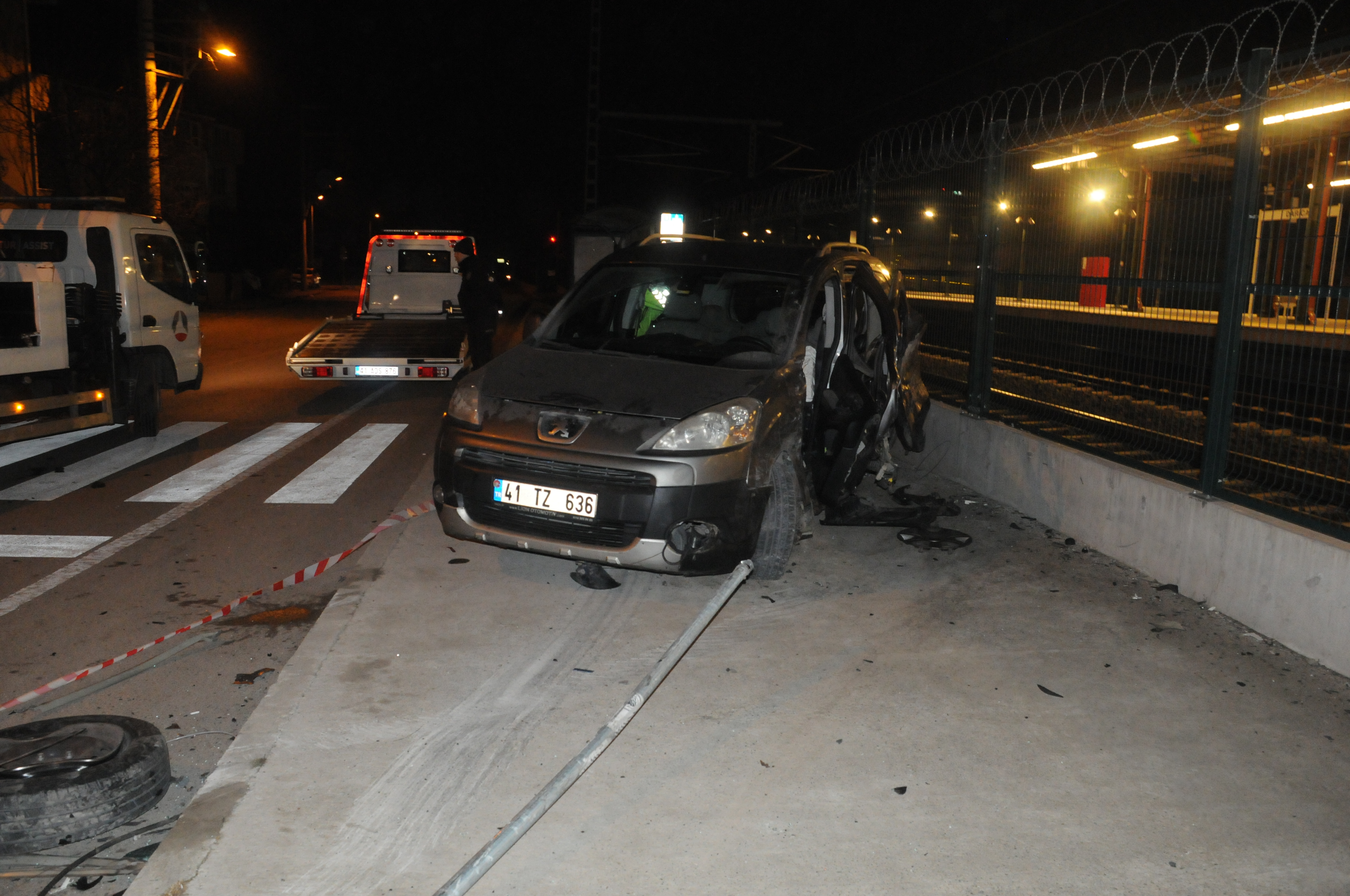 Darıca’da 3 aracın karıştığı trafik kazasında 11 kişi yaralandı