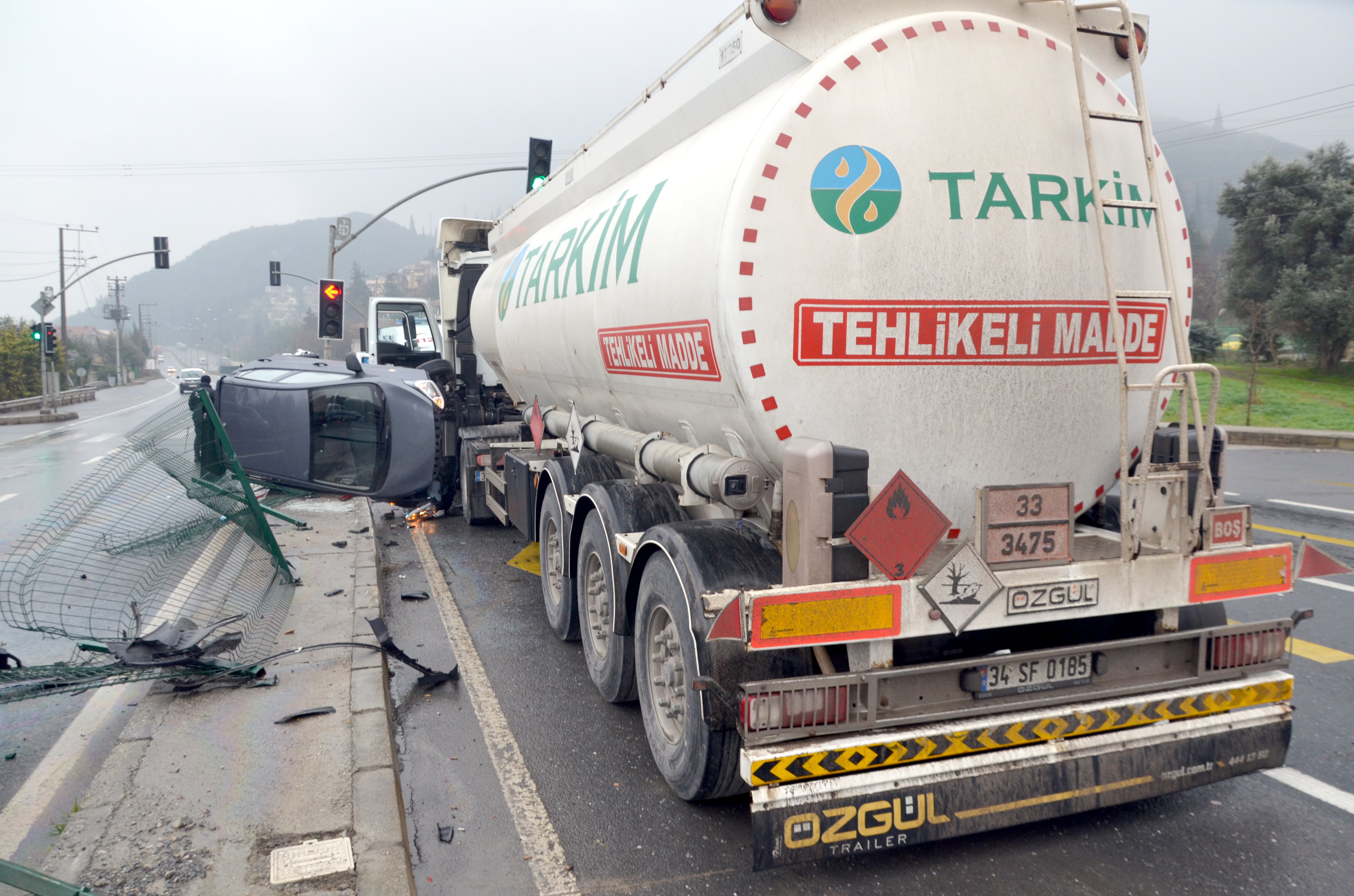 Kocaeli’de tanker ile otomobil çarpıştı: 3 yaralı