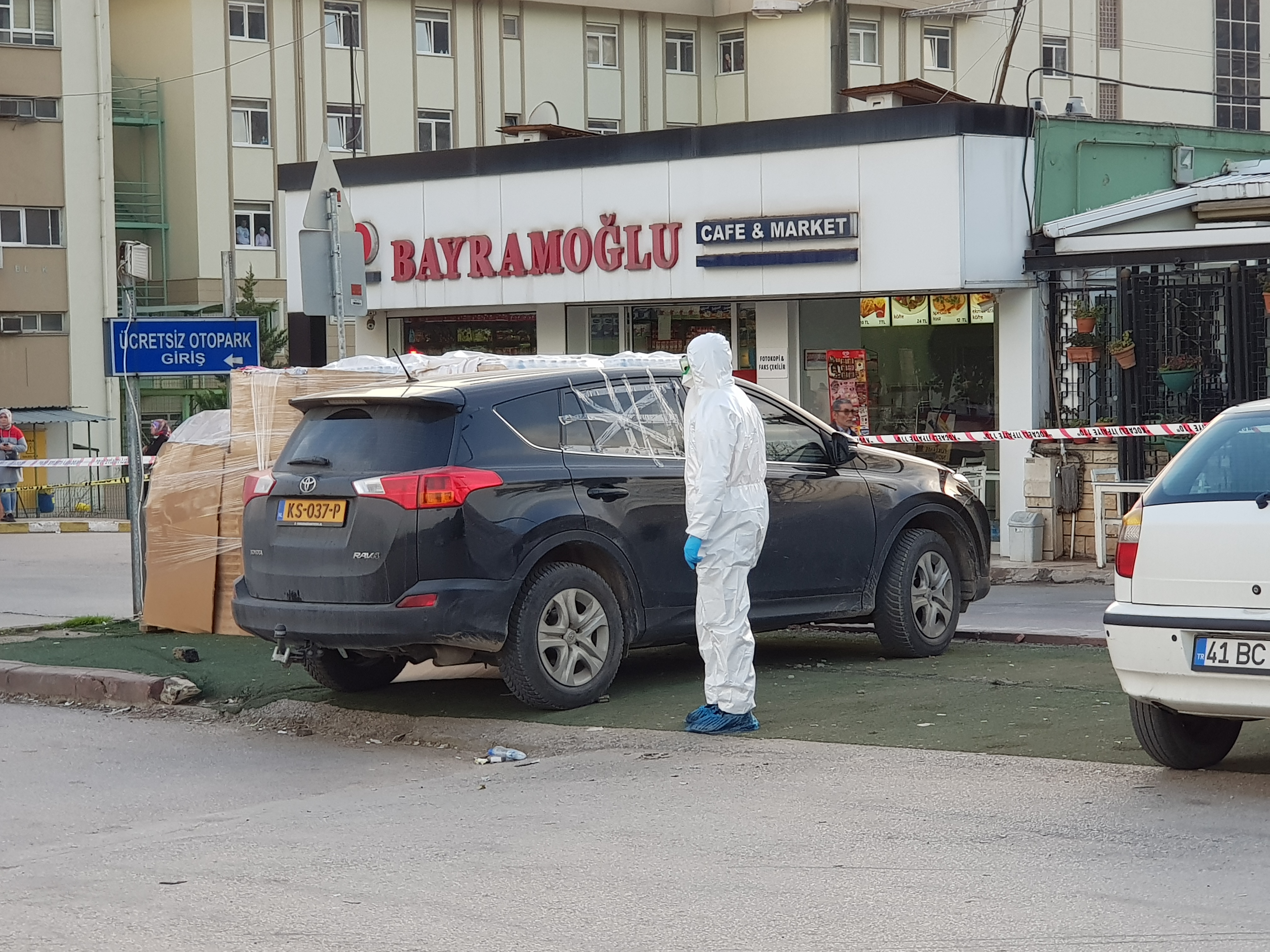 Kocaeli’de yabancı plakalı araçta bir kişi ölü bulundu