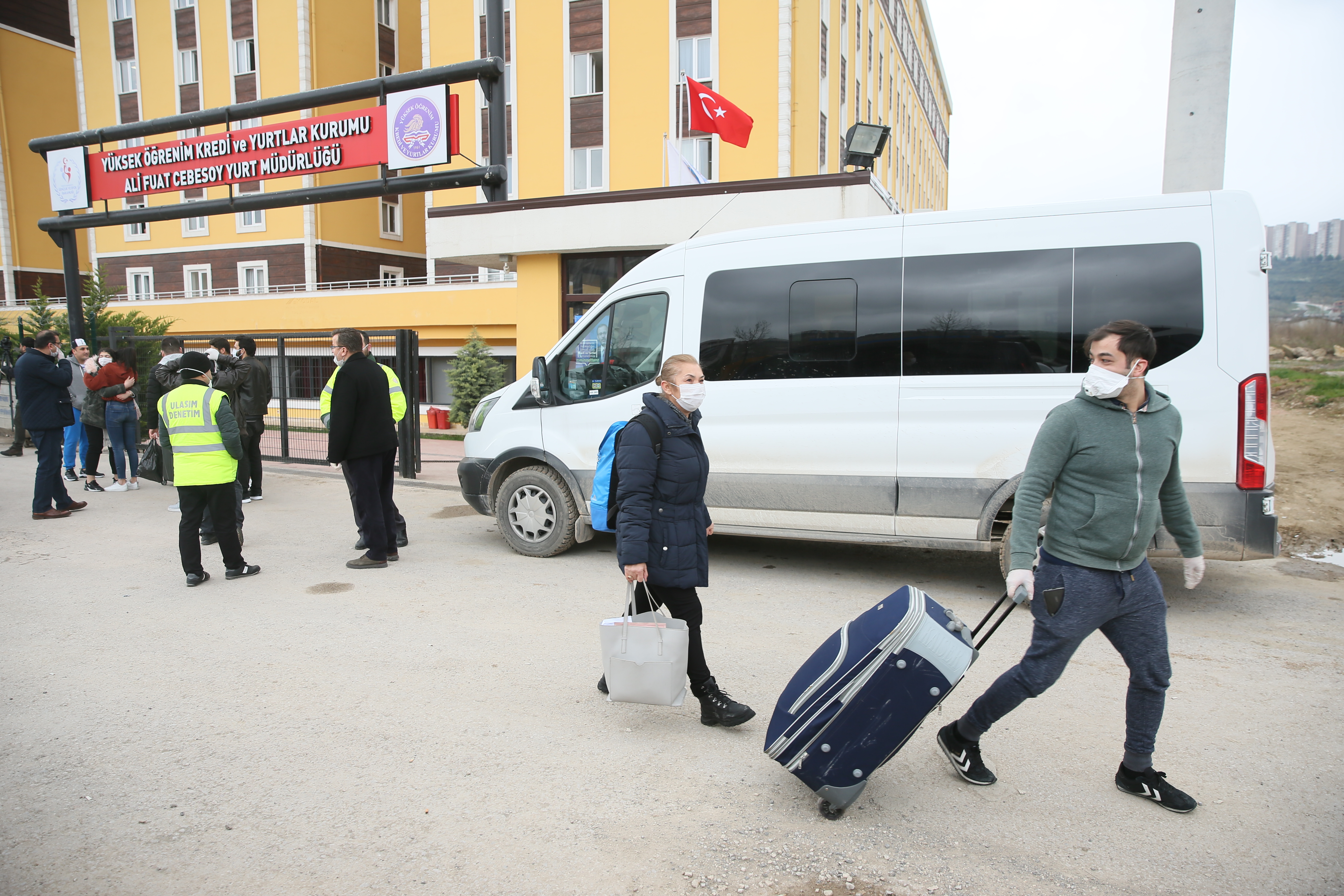 Kocaeli’de karantina süreleri dolanlar yurtlardan ayrılıyor