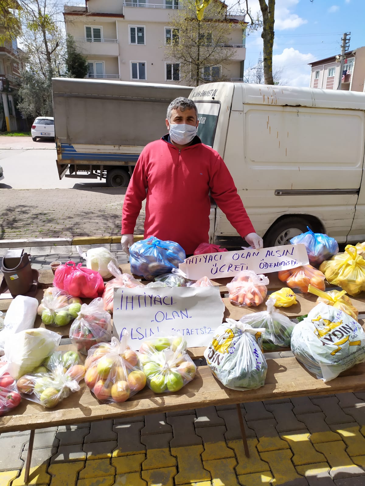 Kocaeli’de esnaftan ihtiyaç sahiplerine ücretsiz sebze ve meyve