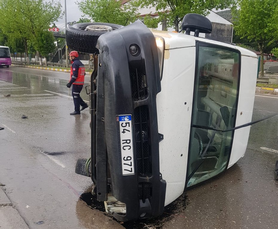 Sakarya’da trafik kazası: 2 yaralı