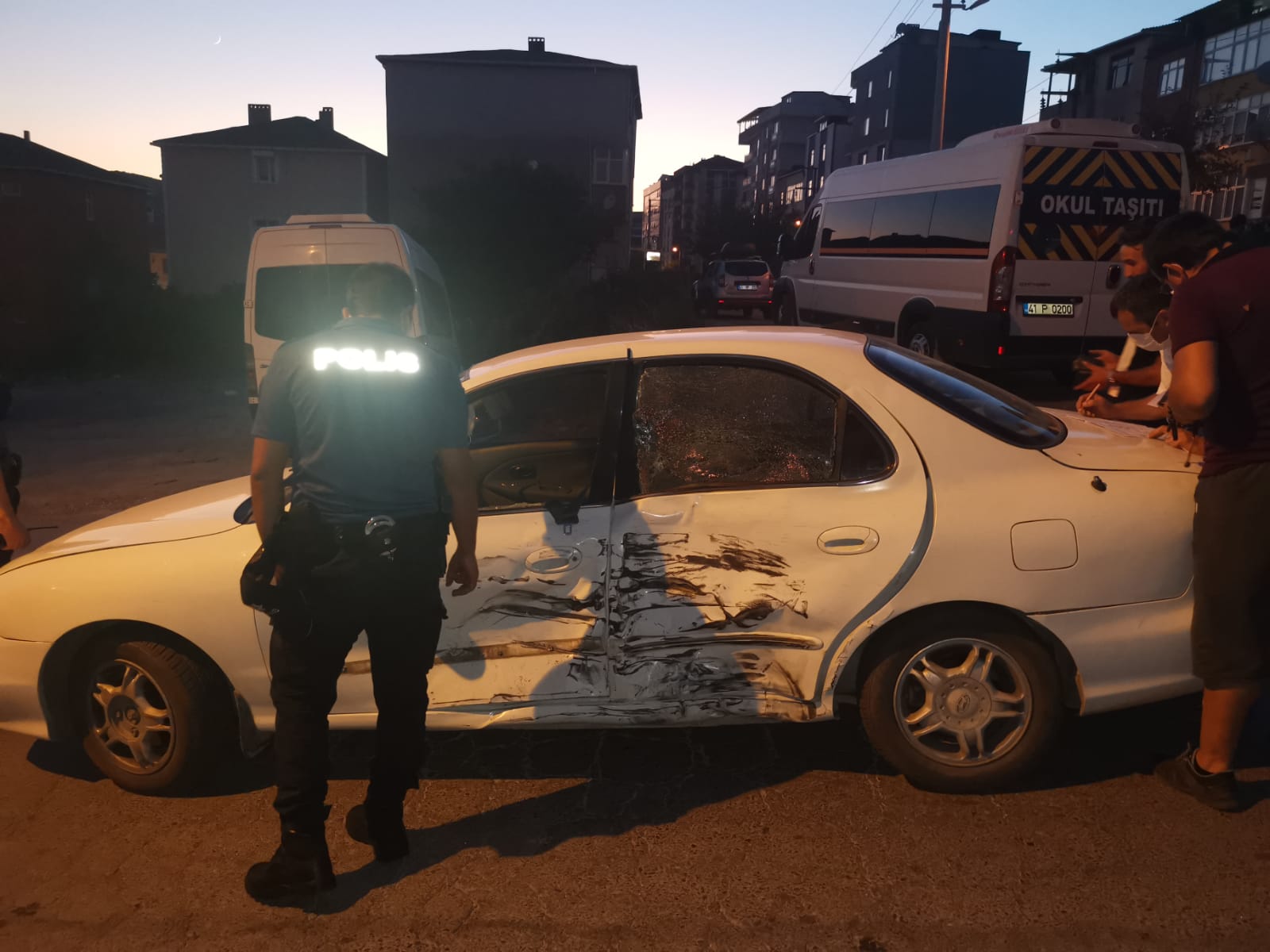 Gebze’de işçi servisi ile otomobil çarpıştı: 1 yaralı