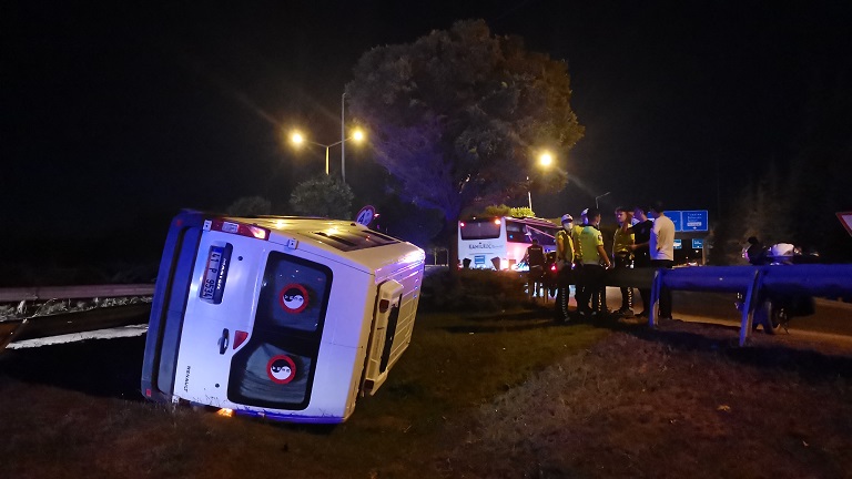 Gebze’de minibüs devrildi: 6 yaralı