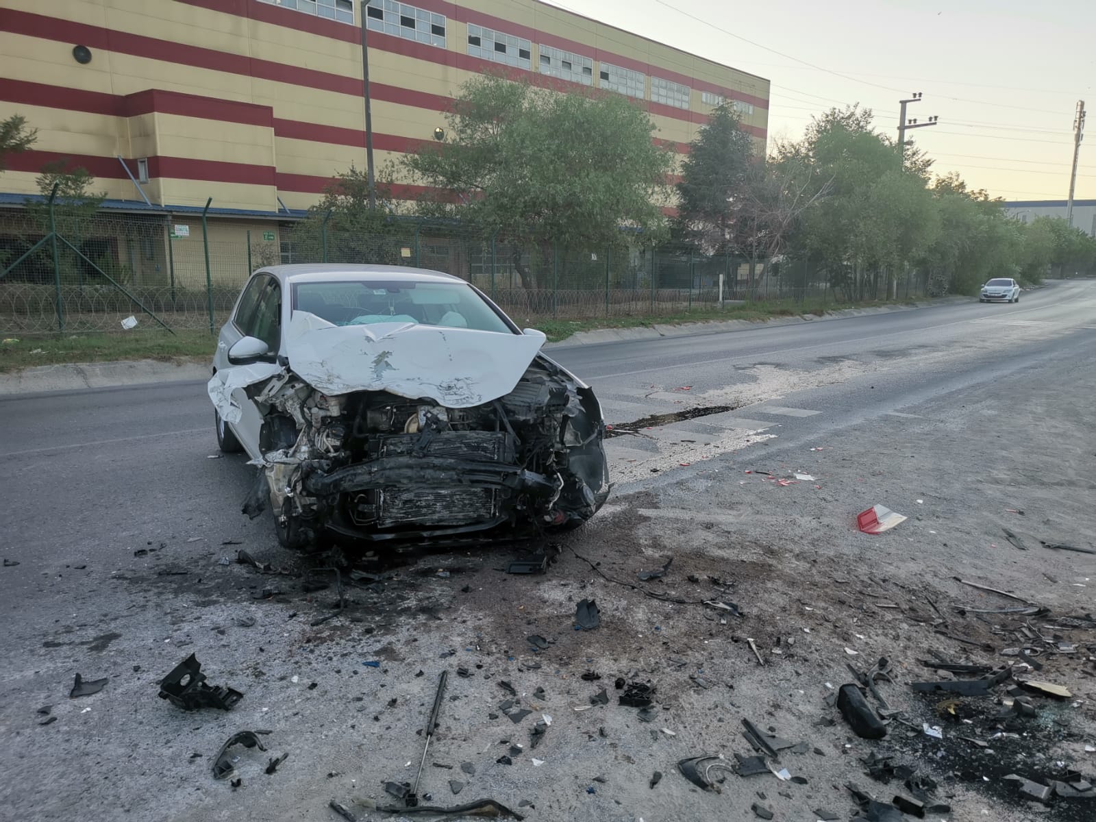 Gebze’de otomobil ile minibüs çarpıştı: 1 yaralı