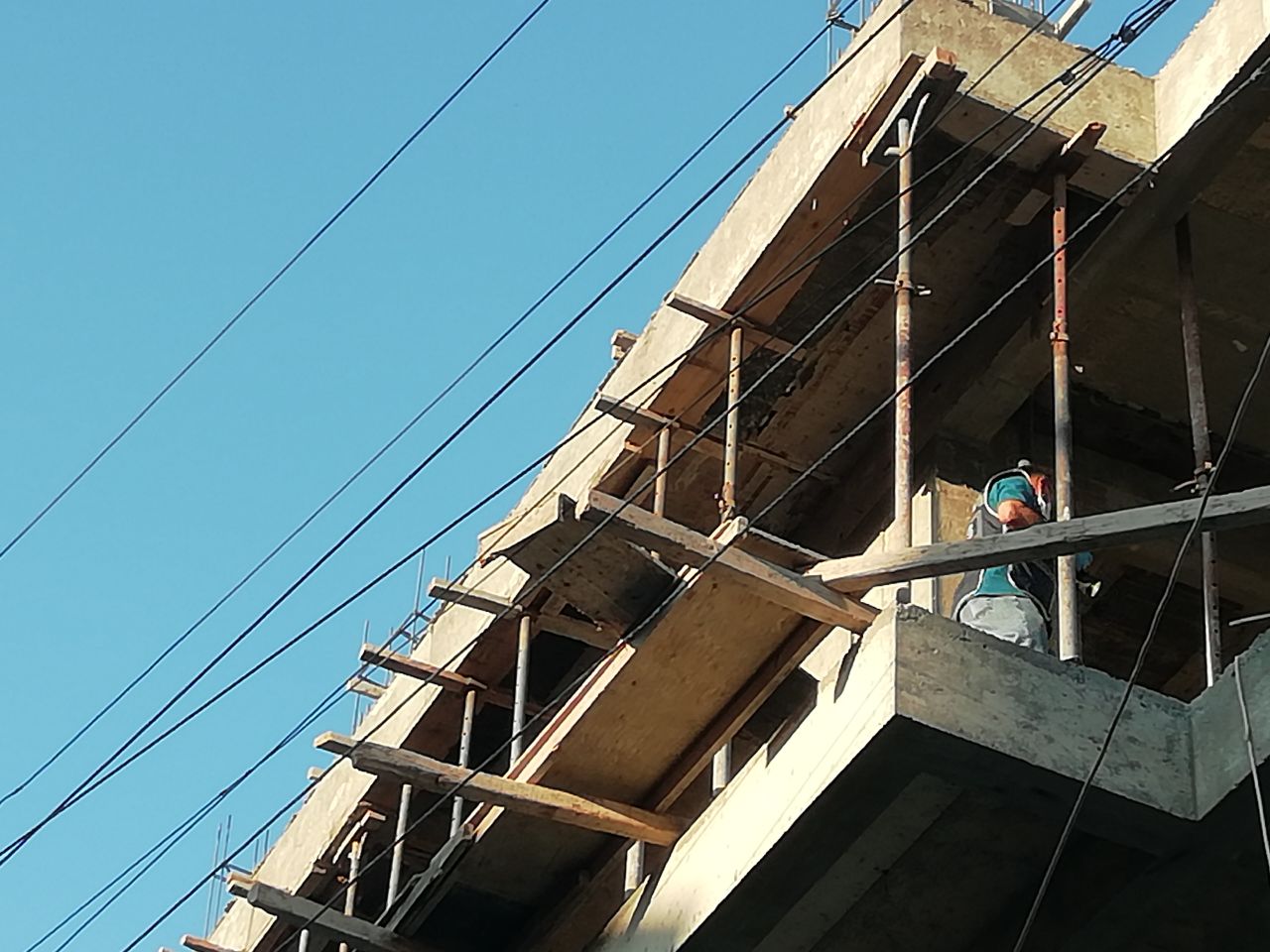 Kocaeli’de elektrik akımına kapılan inşaat işçisi öldü