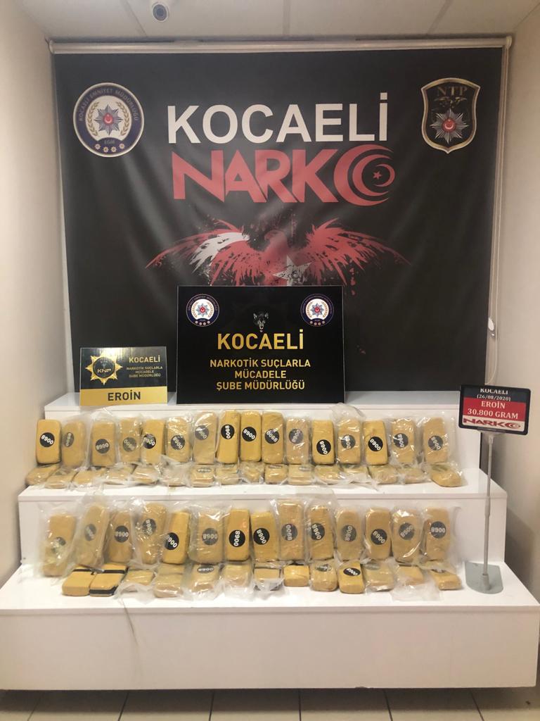 Kocaeli’de yolcu otobüsünde 30 kilo 800 gram eroin ele geçirildi