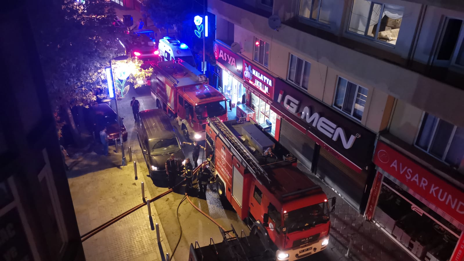 Kocaeli’nin Gebze ilçesinde bir iş yerinde çıkan yangın itfaiye ekiplerince söndürüldü.