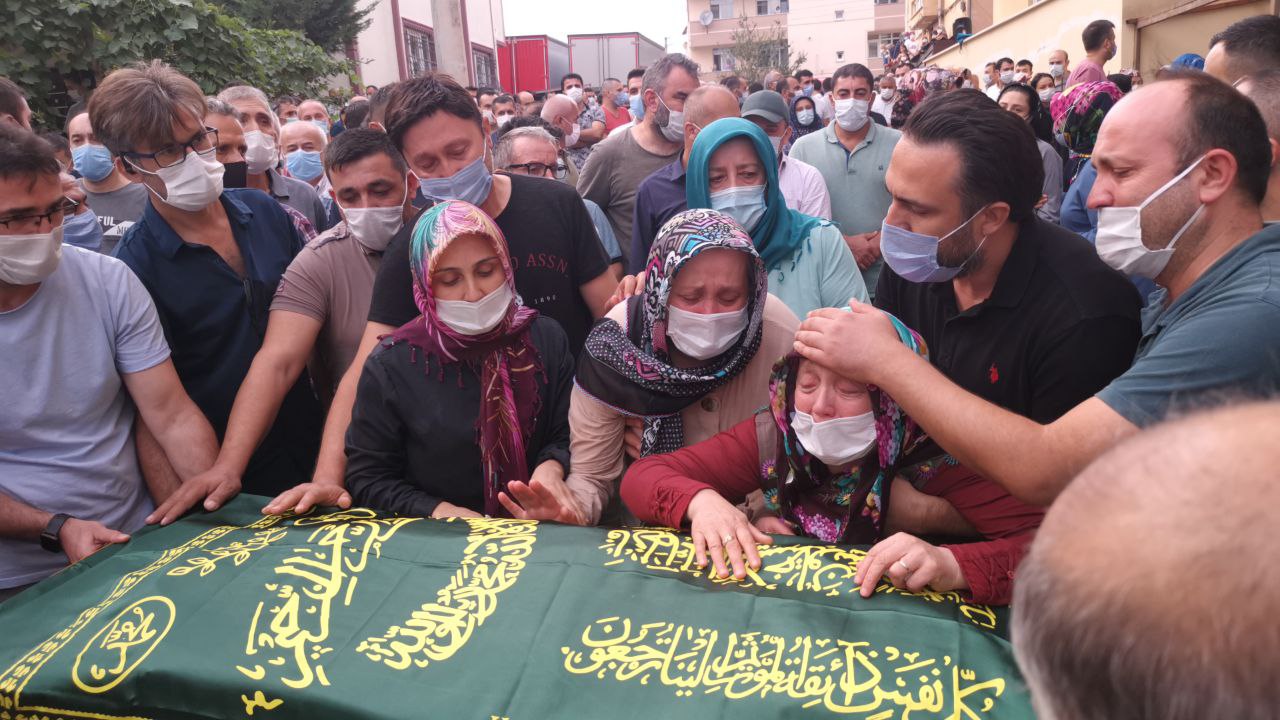 Gebze’de döküm fabrikasında hayatını kaybeden işçi, toprağa verildi