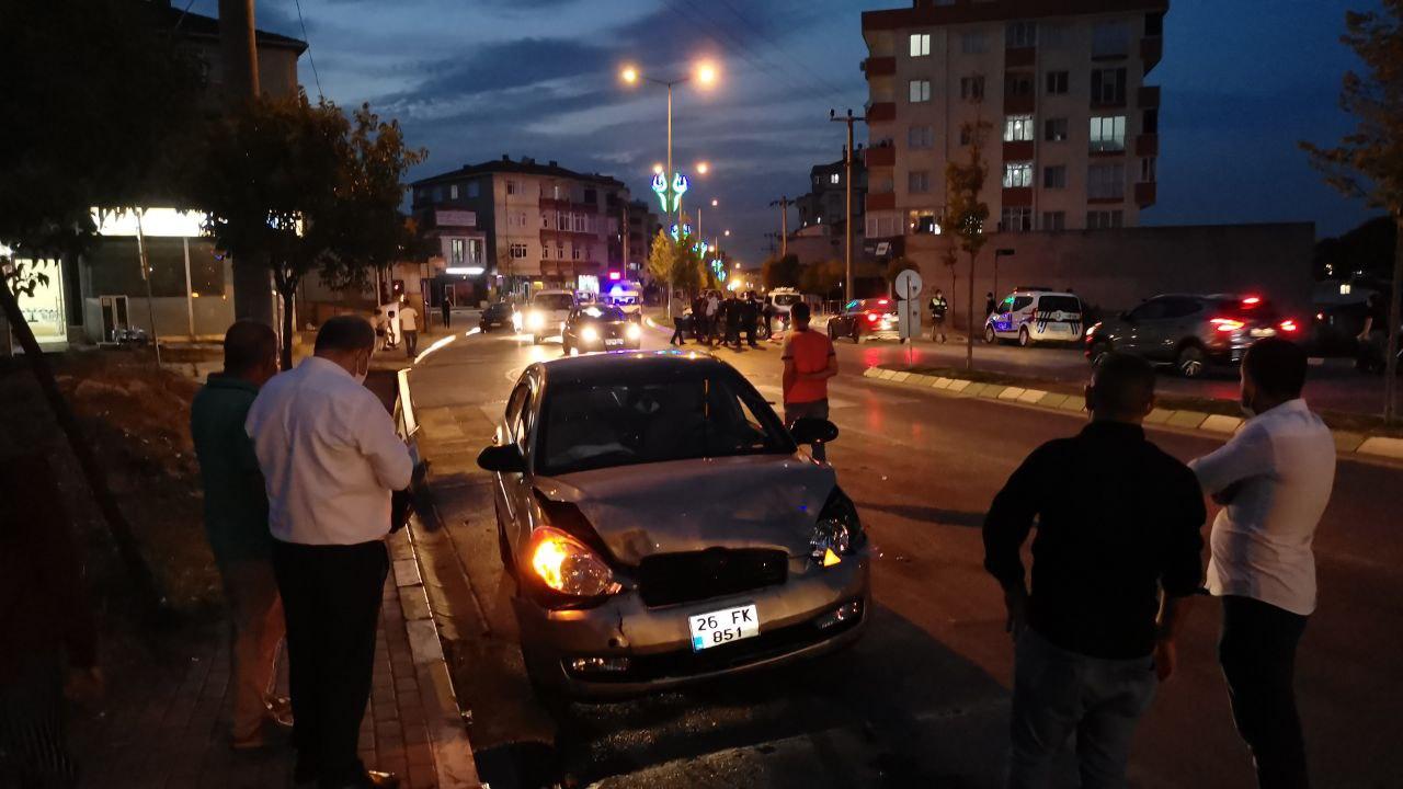 Çayırova’da iki otomobilin çarpıştığı kazada 4 kişi yaralandı