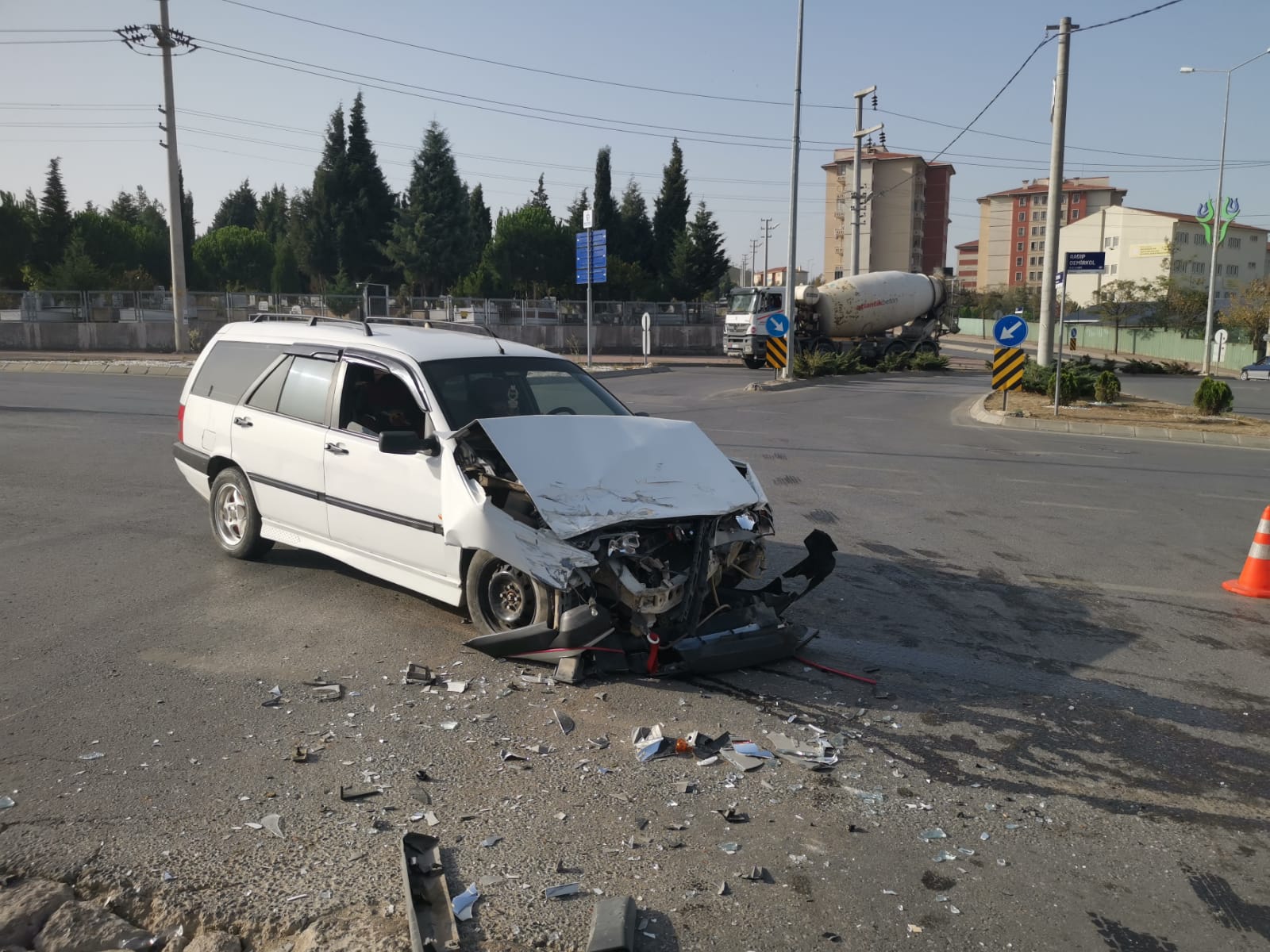 Çayırova’da otomobille kamyonet çarpıştı: 1 yaralı