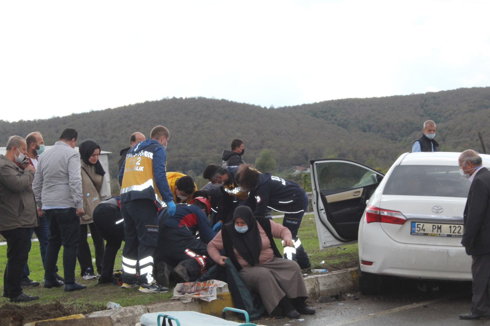 Sakarya’da iki otomobil çarpıştı: 8 yaralı