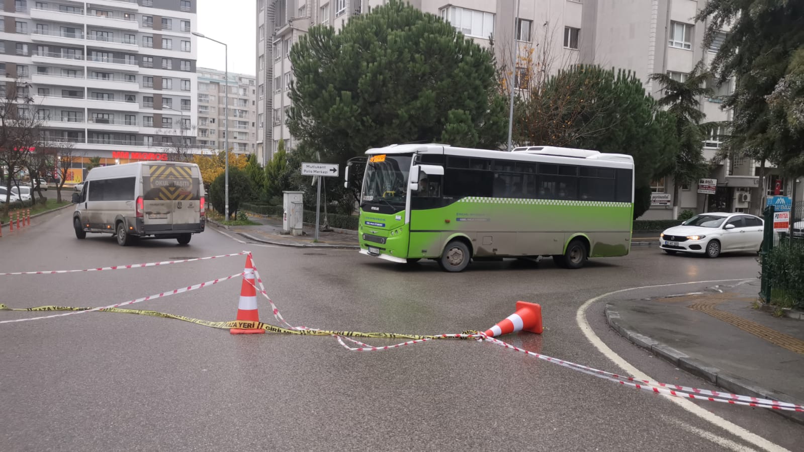 Gebze’de çökme meydana gelen yol trafiğe kapatıldı