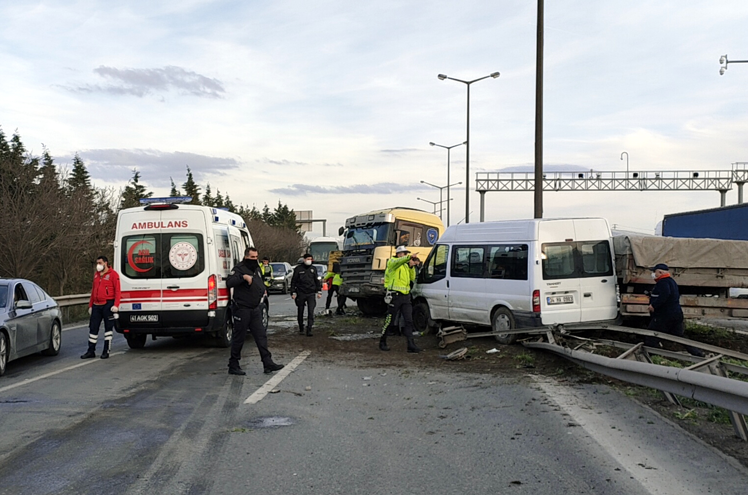 Anadolu Otoyolu’nda iki kişinin yaralandığı zincirleme trafik kazası ulaşımı aksattı