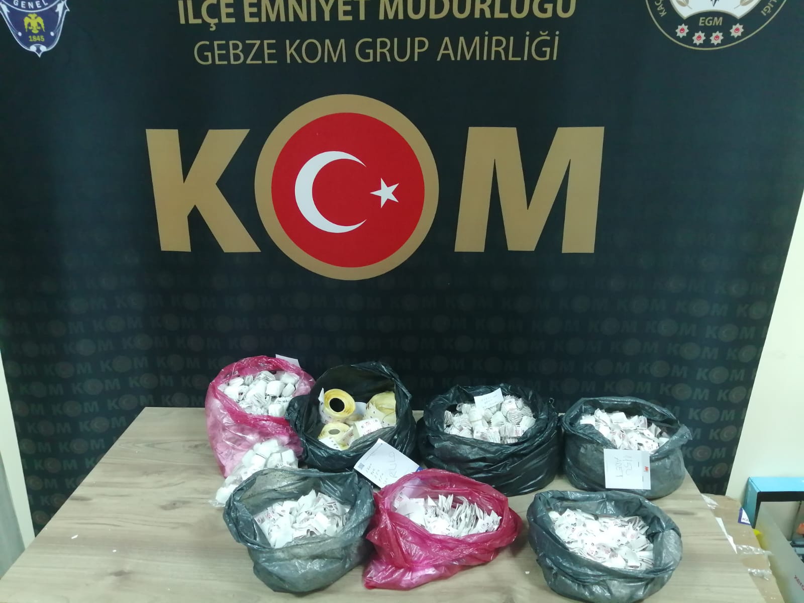 Kocaeli’de 500 bin boş makaron ve 25 bin 160 tütün bandrolü yakalandı