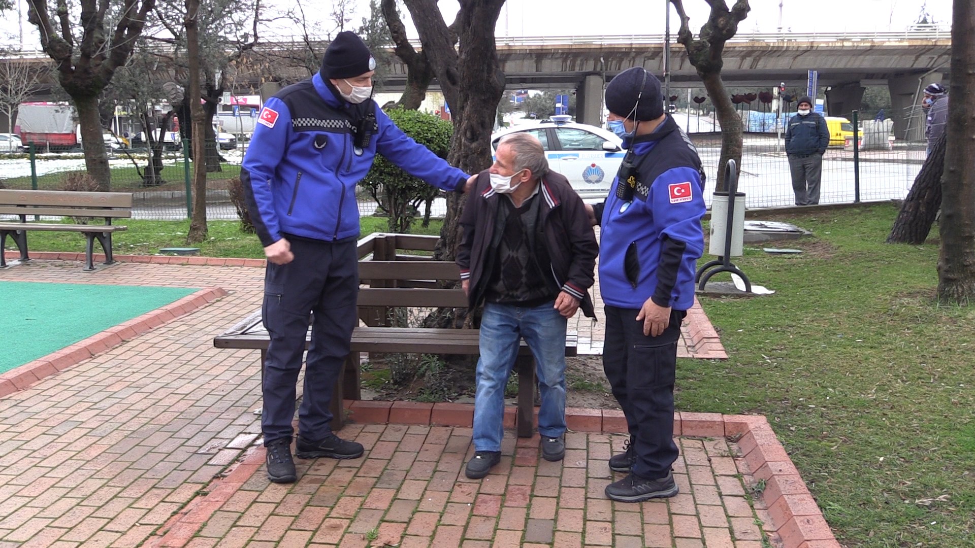 Kocaeli’de sokakta kalan vatandaşlar barınma merkezlerine yerleştirildi