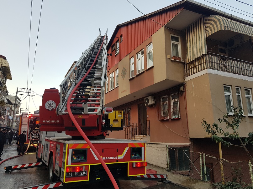 Kocaeli’de yangın çıkan evde maddi hasar oluştu