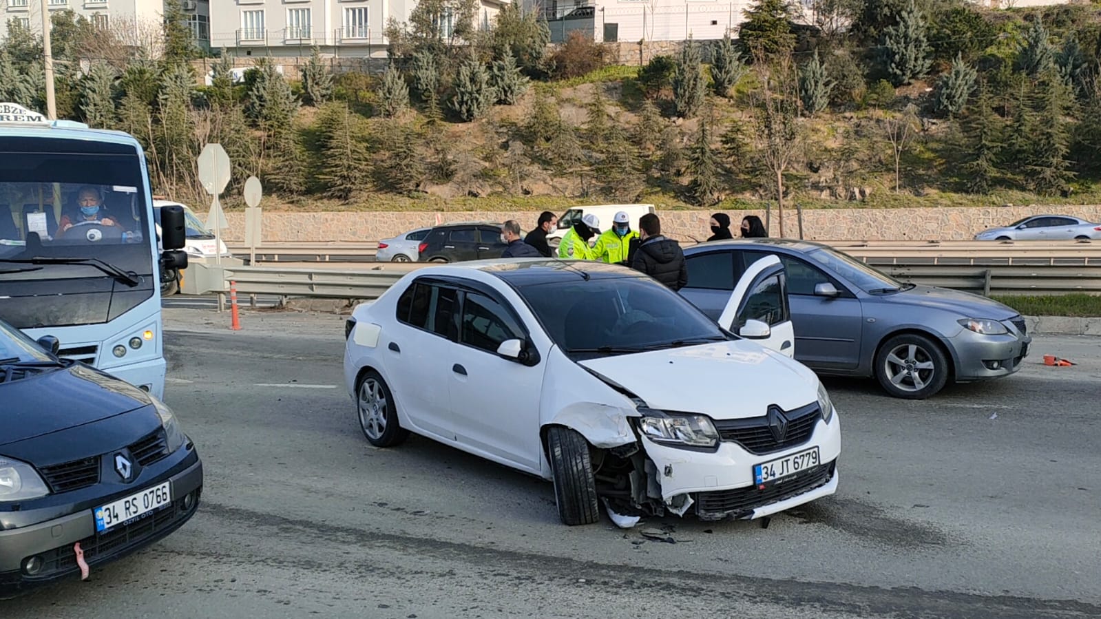 Gebze’de zincirleme trafik kazasında 1 kişi yaralandı