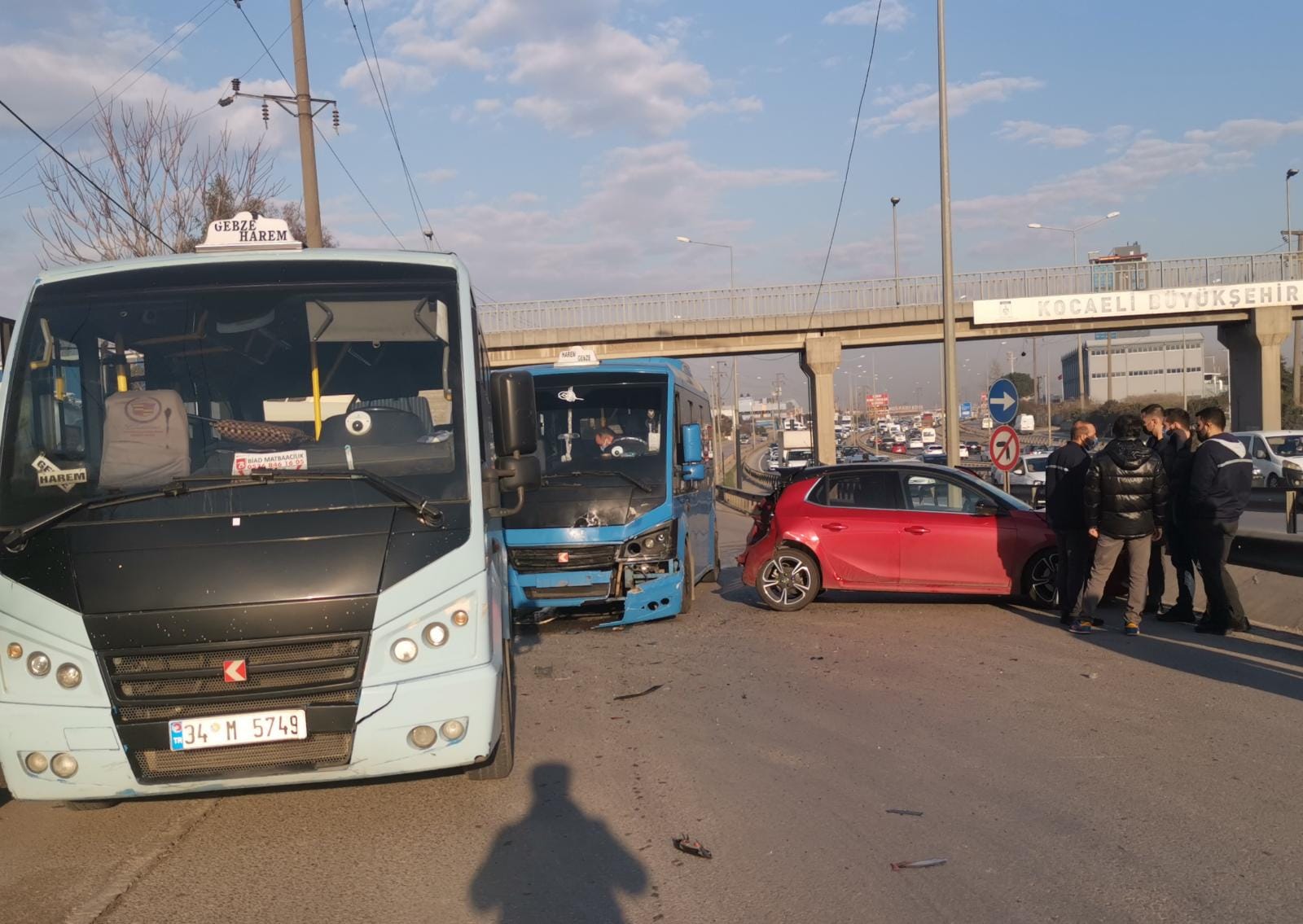 Gebze’de 3 aracın karıştığı zincirleme trafik kazasında 1 kişi yaralandı