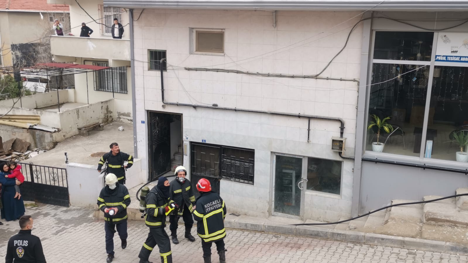 Gebze’de apartman dairesinde çıkan yangın söndürüldü