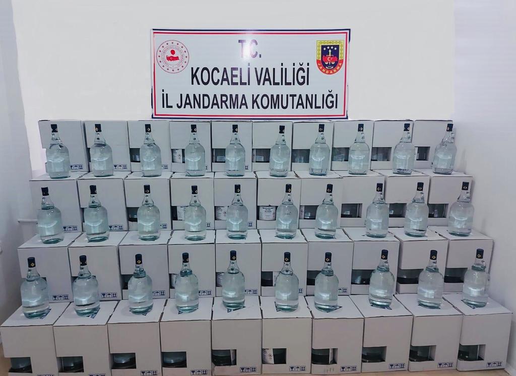 Kocaeli’de 2 bin 500 litre kaçak alkol ele geçirildi