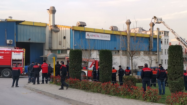 Gebze’de trafo fabrikasında çıkan yangın söndürüldü