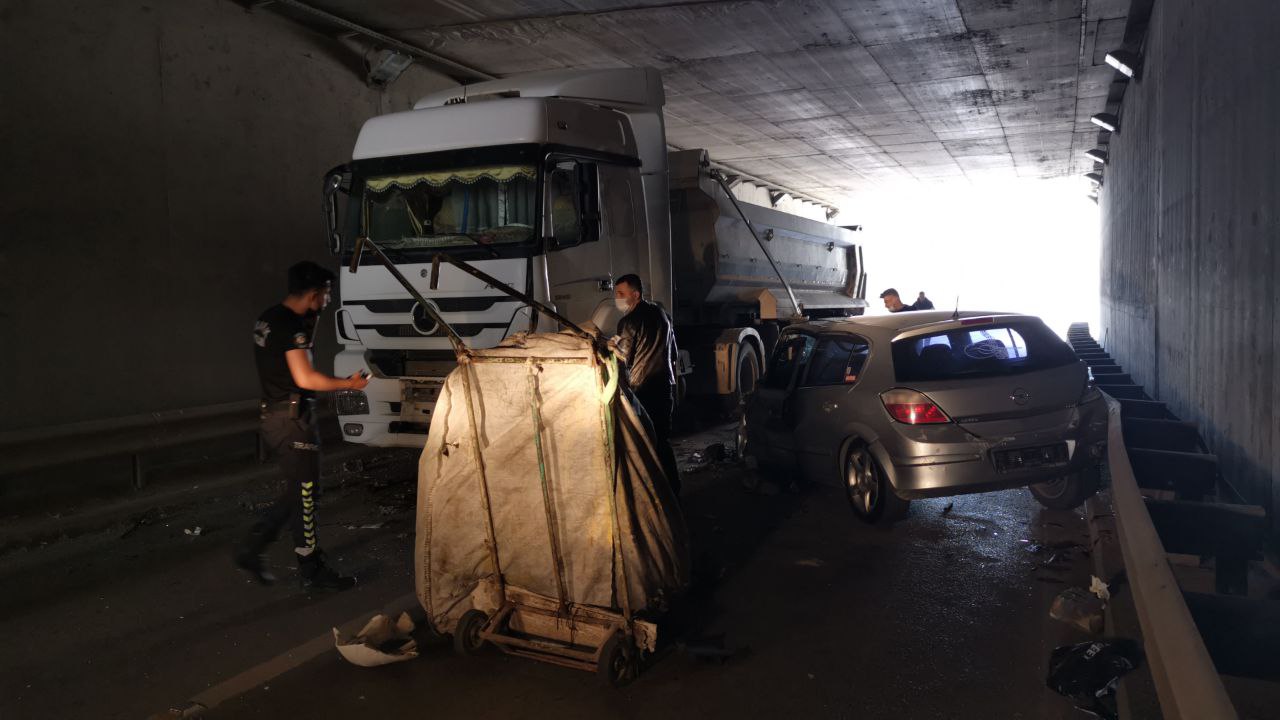 Gebze’de otomobilin çarptığı kağıt toplayıcısı ağır yaralandı