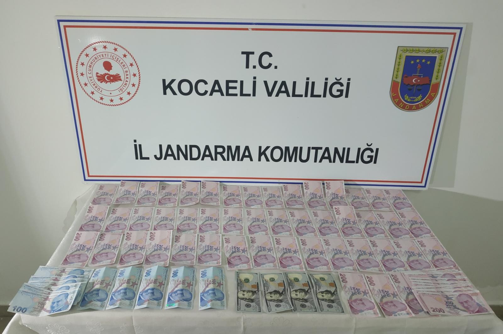 Kocaeli’de piyasaya sahte para sürmeye çalışan 9 şüpheli yakalandı