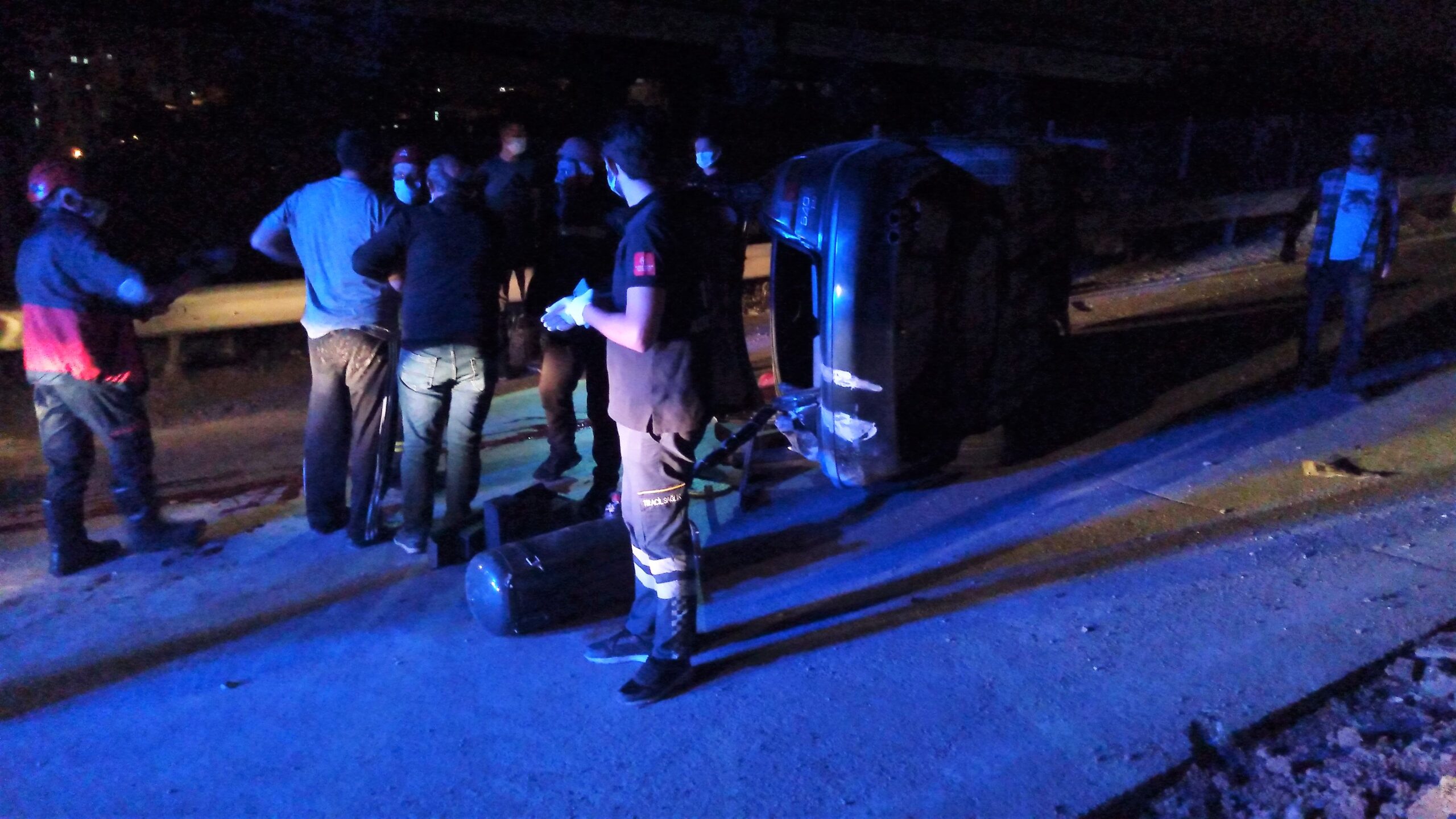 Gebze’de beton bariyere çarparak takla atan otomobilin sürücüsü hayatını kaybetti