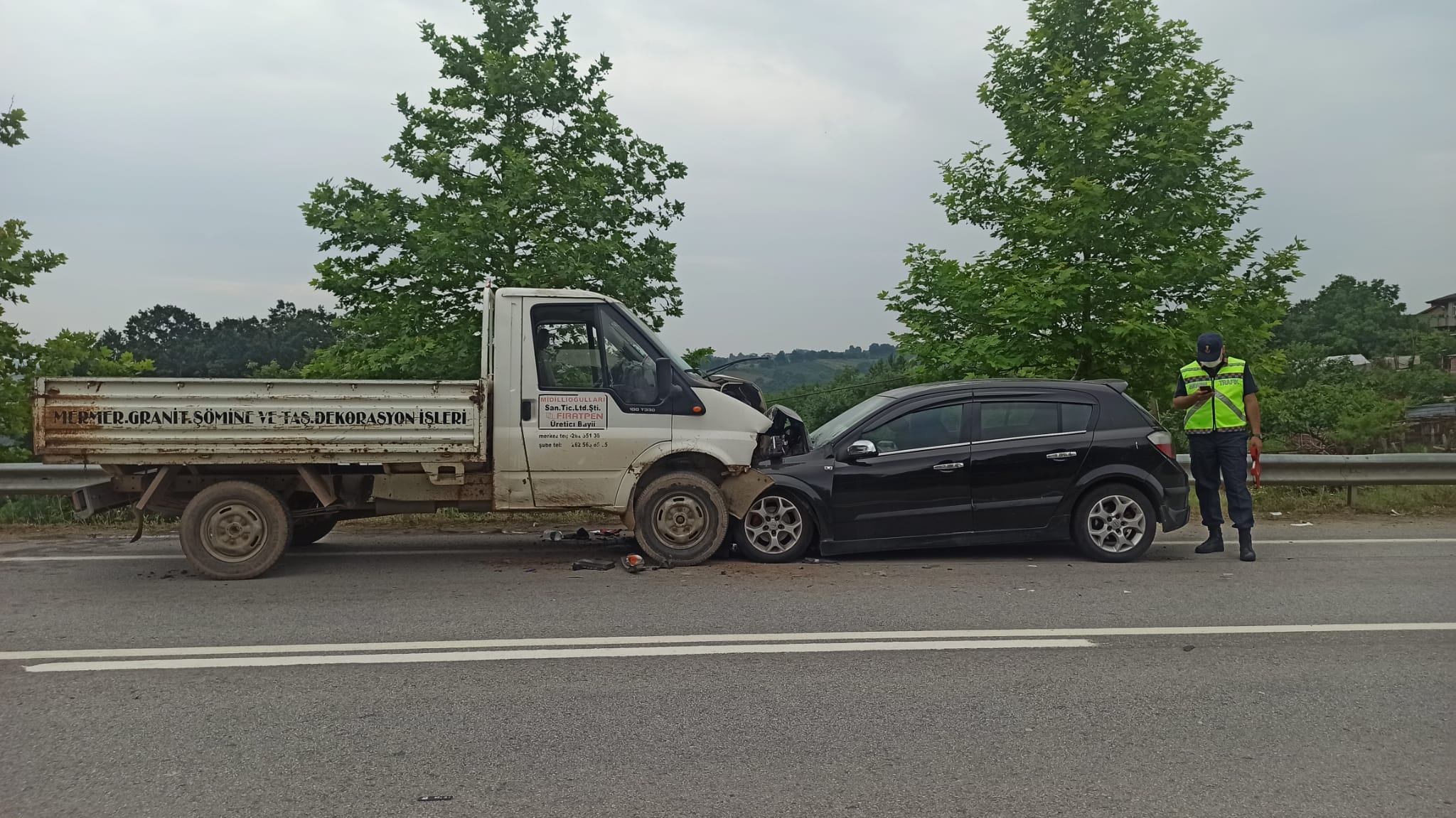 Kocaeli’de kamyonet ile otomobil çarpıştı: 5 yaralı