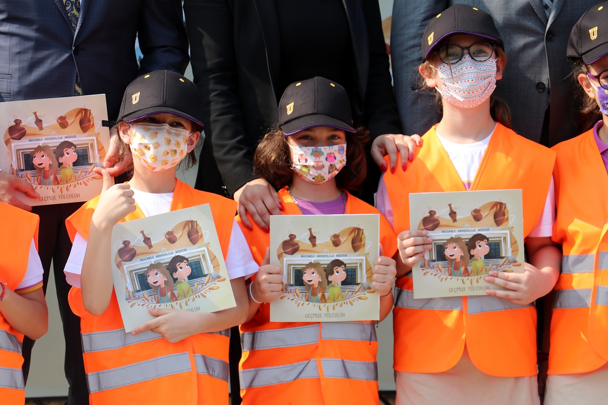 Kocaeli Müze Müdürlüğünce hazırlanan “Geçmişe Yolculuk” kitabı çocukları müzelerle tanıştıracak