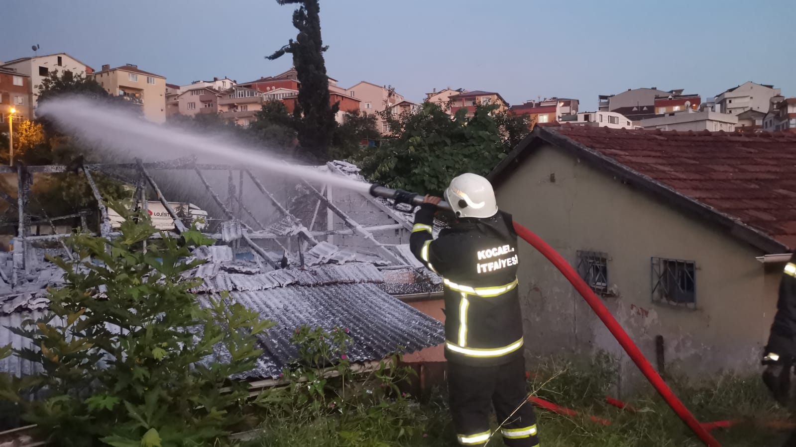 Gebze’de bir evde çıkan yangın söndürüldü