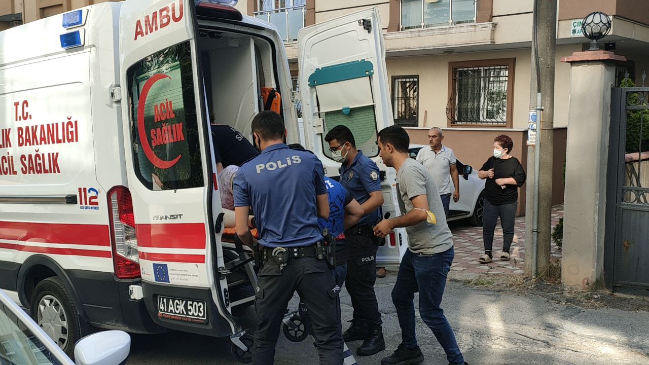 Gebze’de   bıçaklı kavgada aynı aileden 2 kişi öldü, 2 kişi yaralandı.