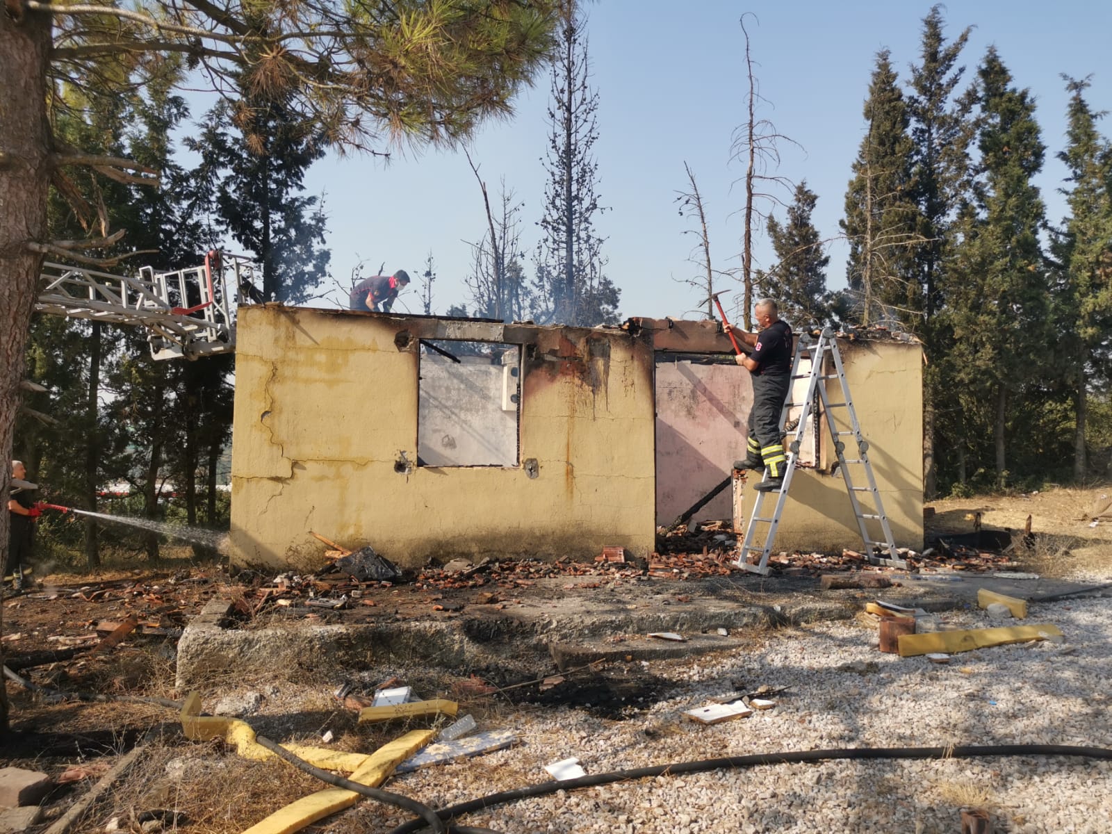 Dilovası’nda çıkan ev yangını söndürüldü