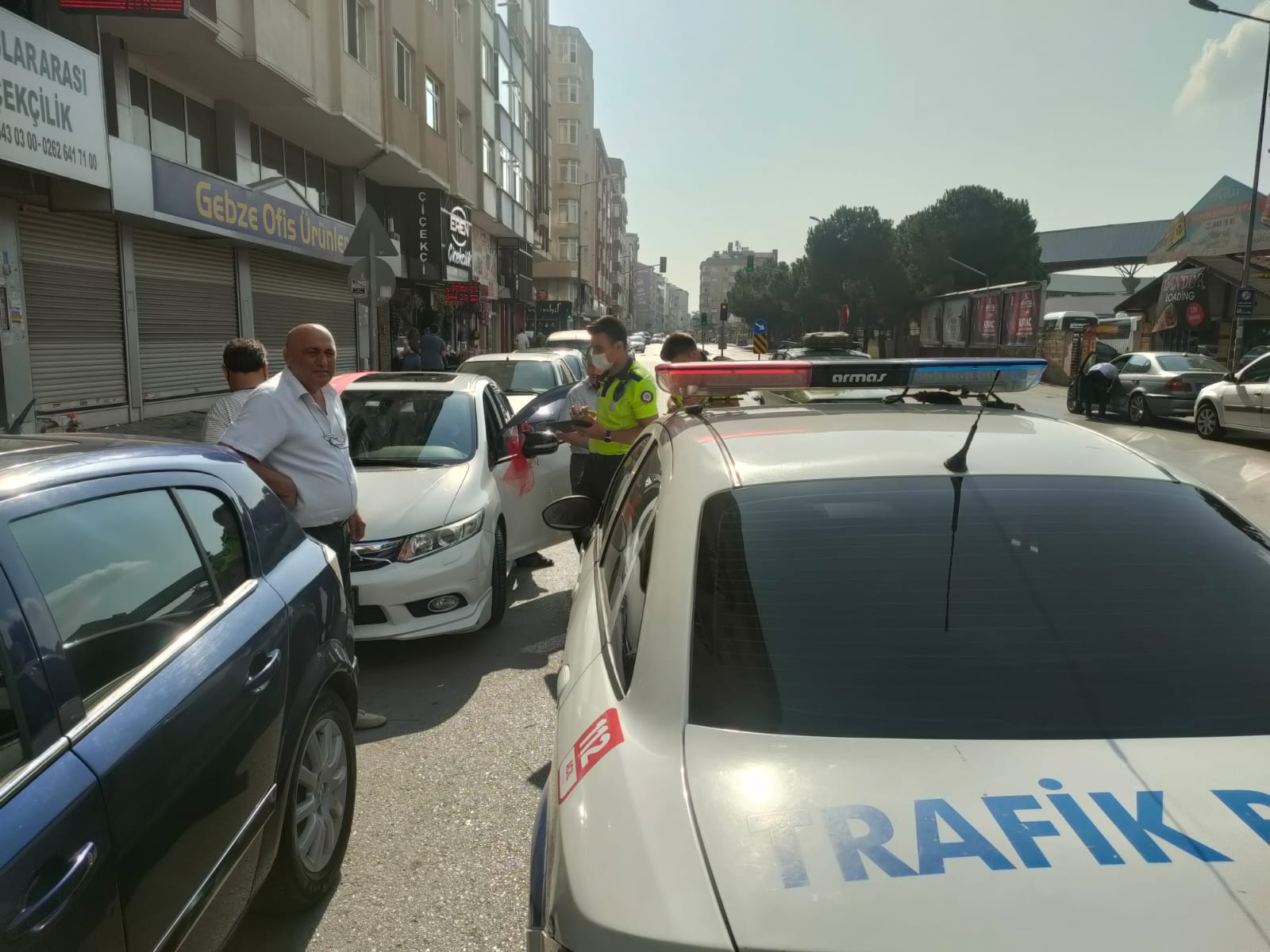 Gebze’de otomobille çarpışan motosikletin sürücüsü yaralandı