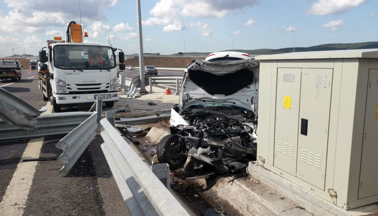 Kocaeli’de kazazedelere yardıma giden otoyol görevlisi otomobilin çarpması sonucu öldü