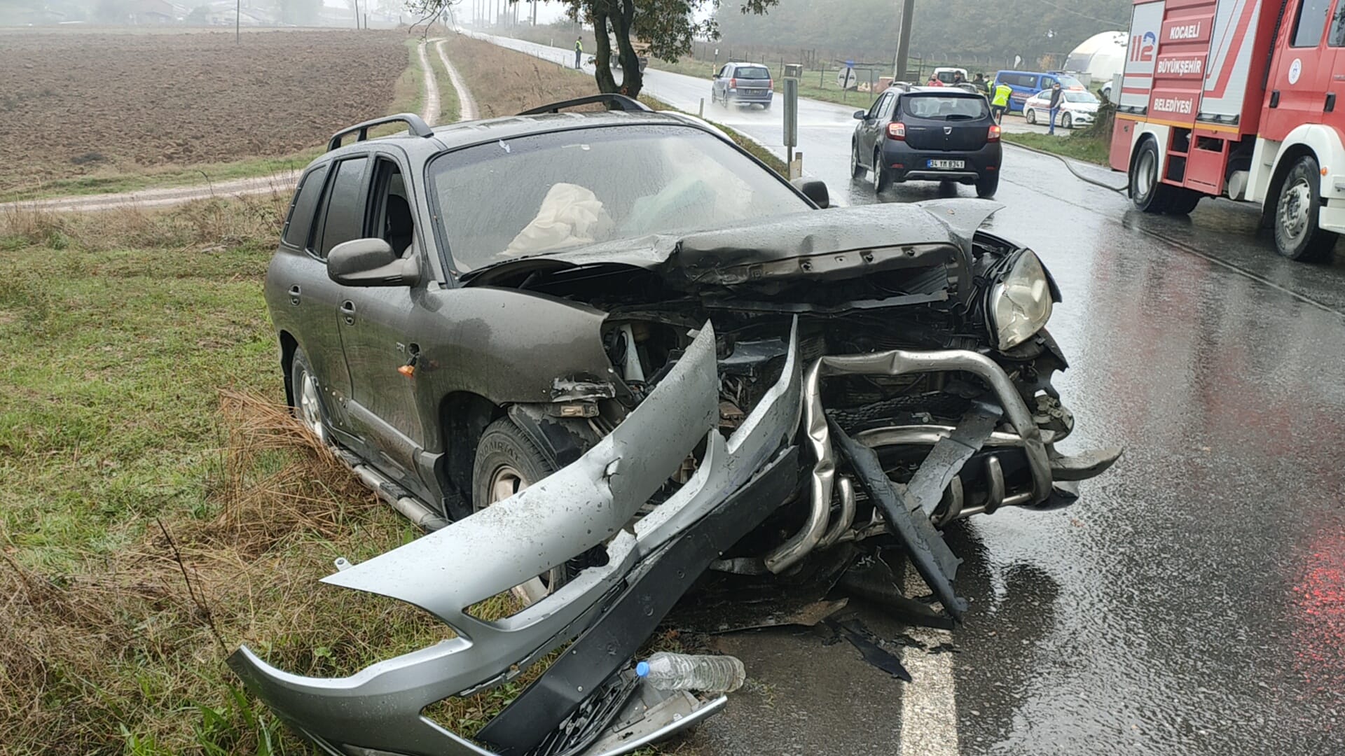 Gebze’de cip ile otomobilin çarpıştığı kazada 3 kişi yaralandı