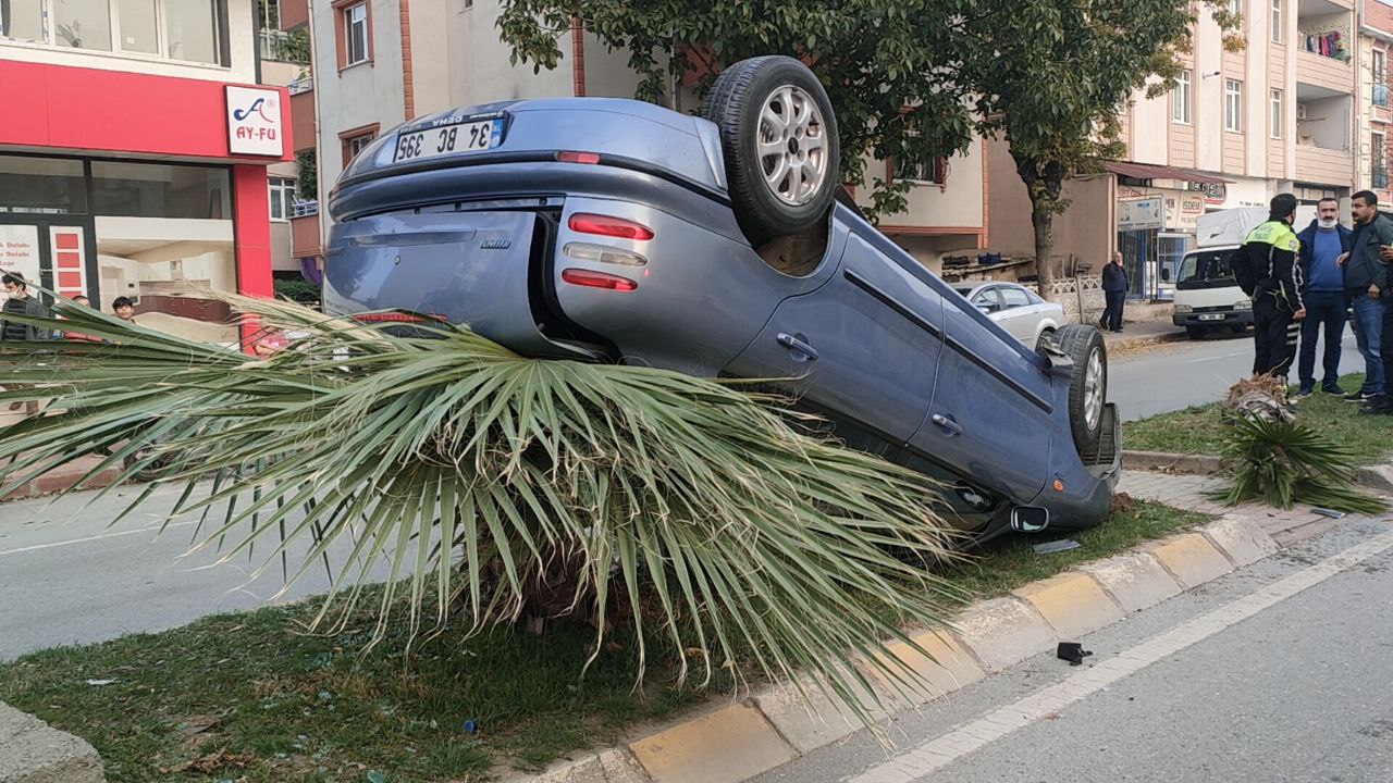 Darıca’da refüje çarpan otomobildeki kadın yaralandı