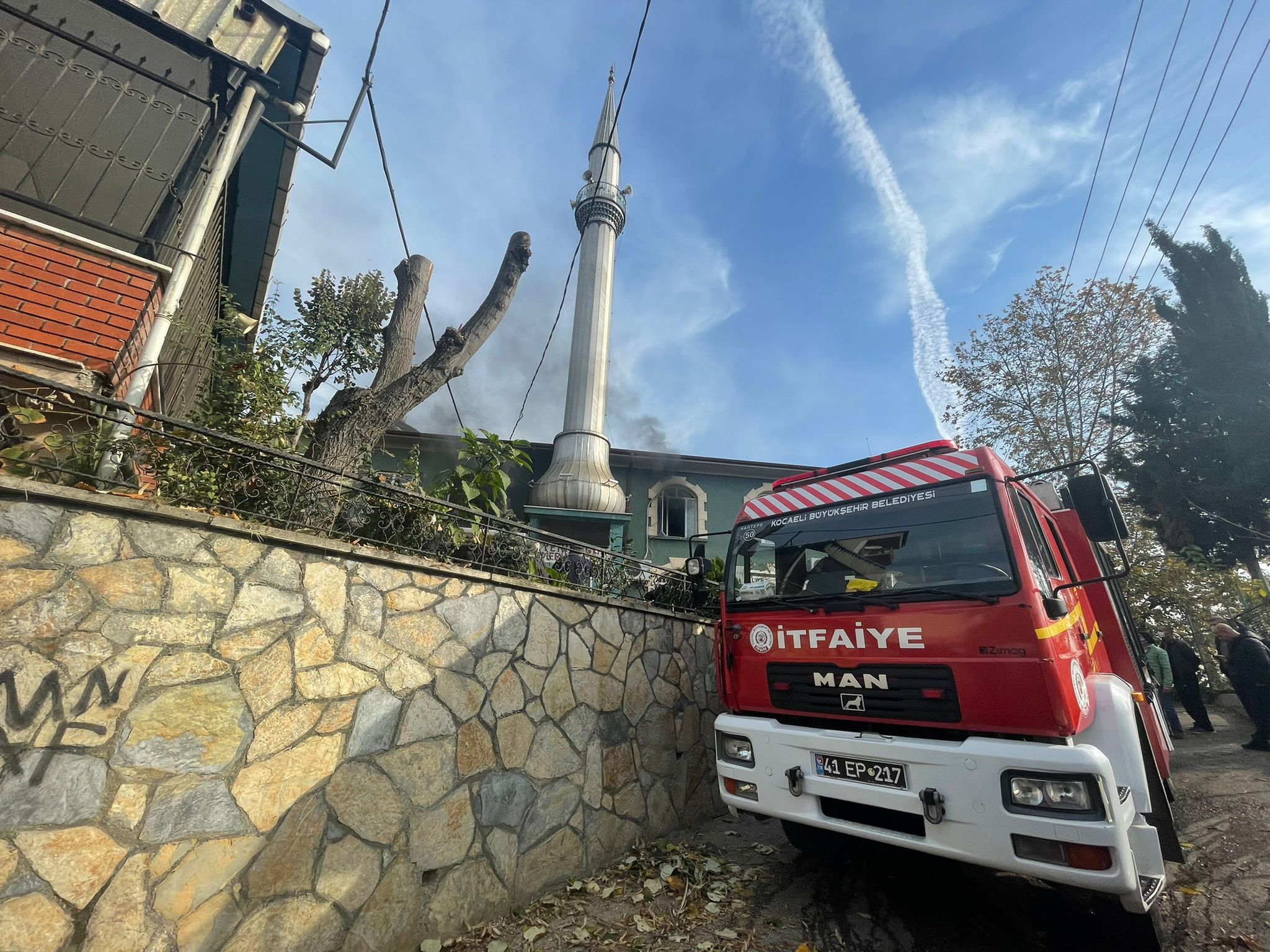 Kocaeli’de camide çıkan yangın söndürüldü