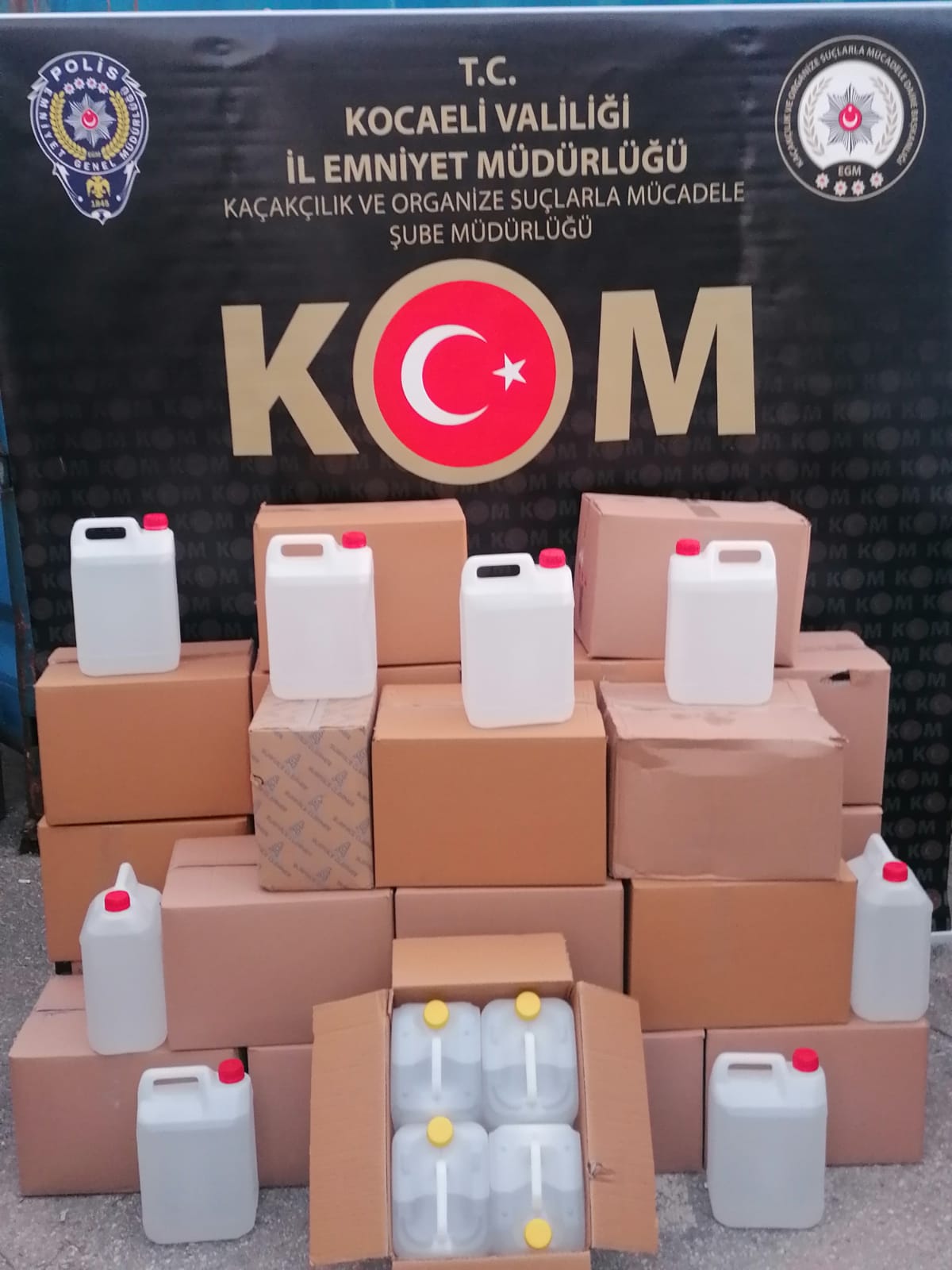 Kocaeli’de kaçak olduğu değerlendirilen 520 kilogram etil alkol ele geçirildi