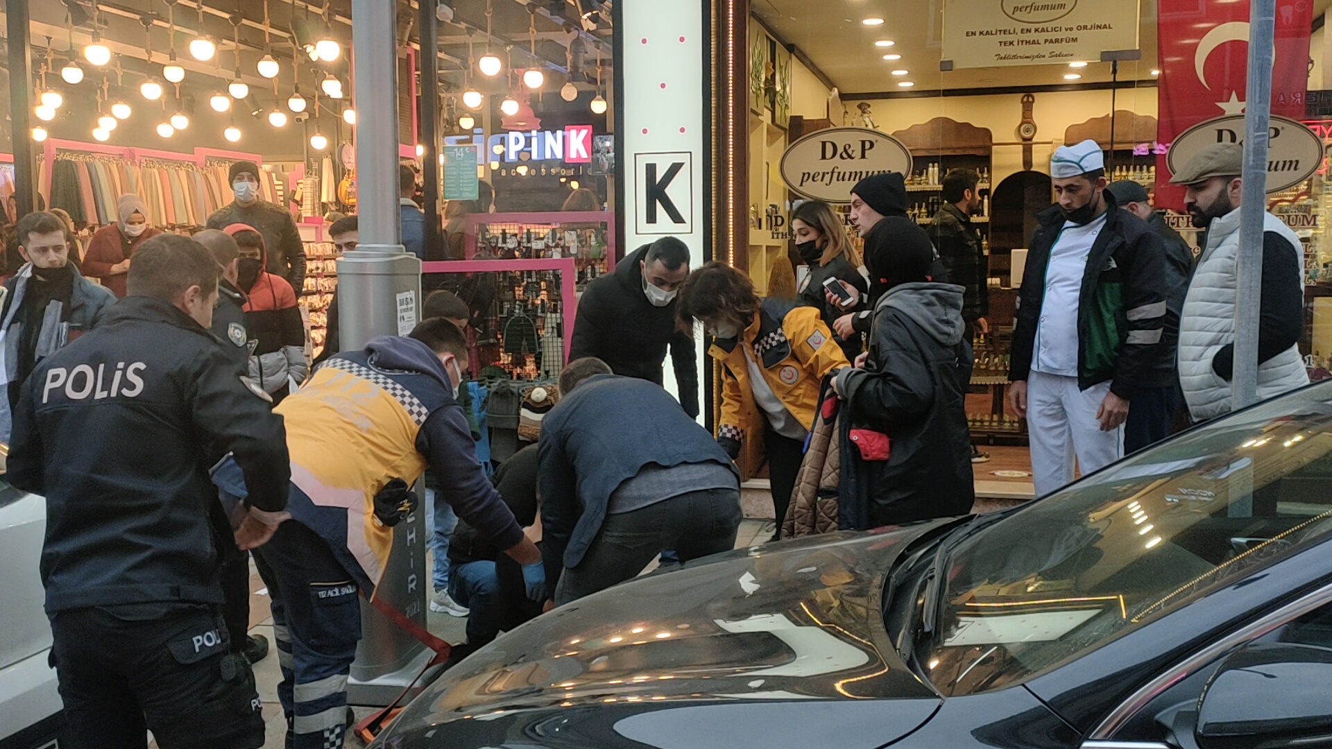 Gebze’de bıçaklı kavgada 2 kişi yaralandı